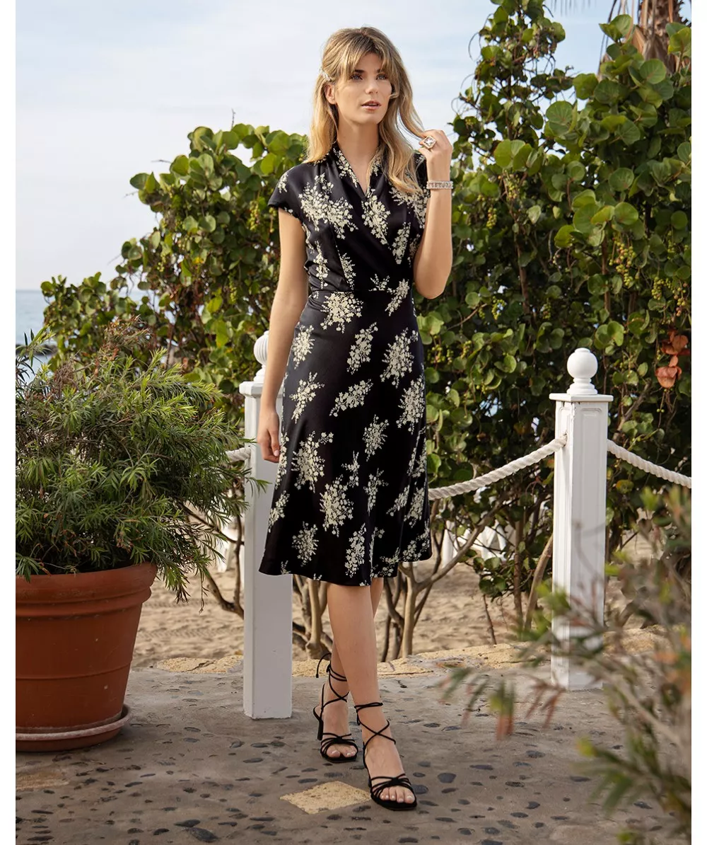 Fijne grijze polyester stretch met bloemen - Burda Collectie Lente-Zomer 2022