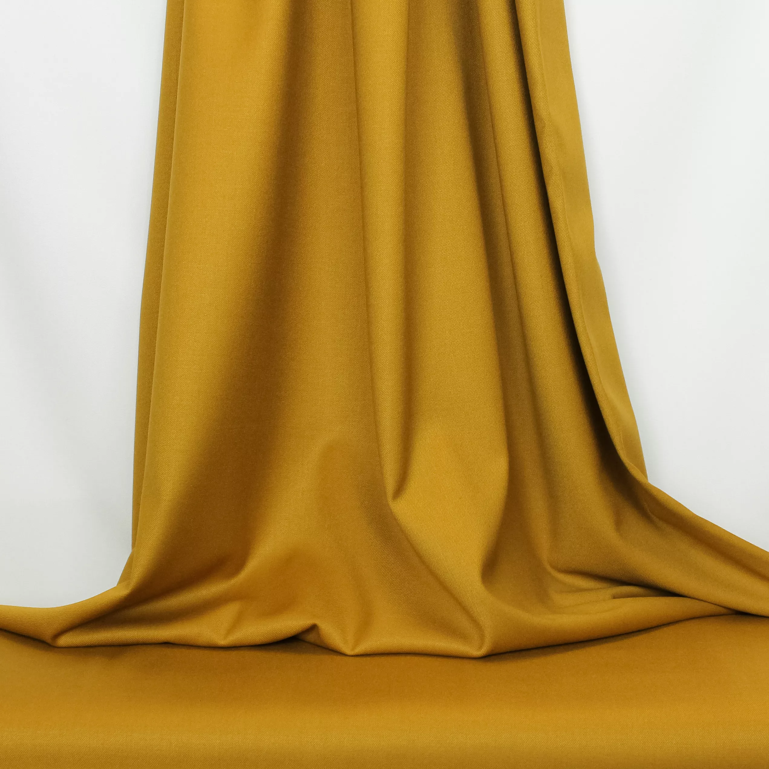 Polyester/viscose twill oker
