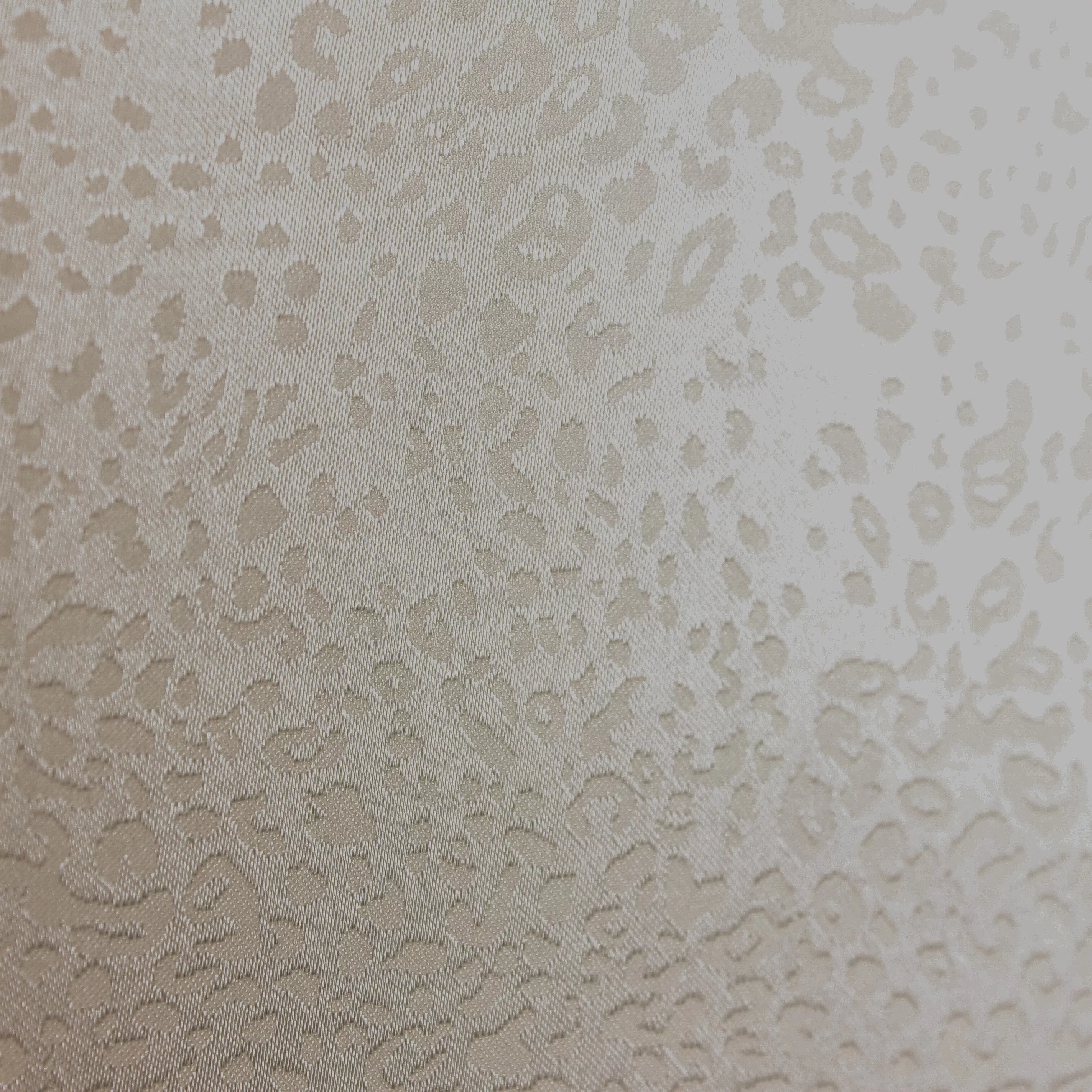 Witte polyester met luipaardpatroon