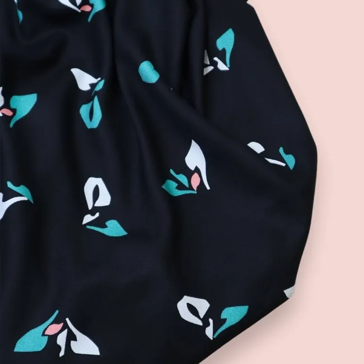 Viscose twill crêpe zwart met print - Mind The Maker