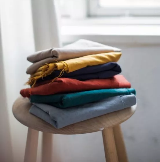 Rode licht rekbare tencel jacquard - 'cider' van Meet Milk