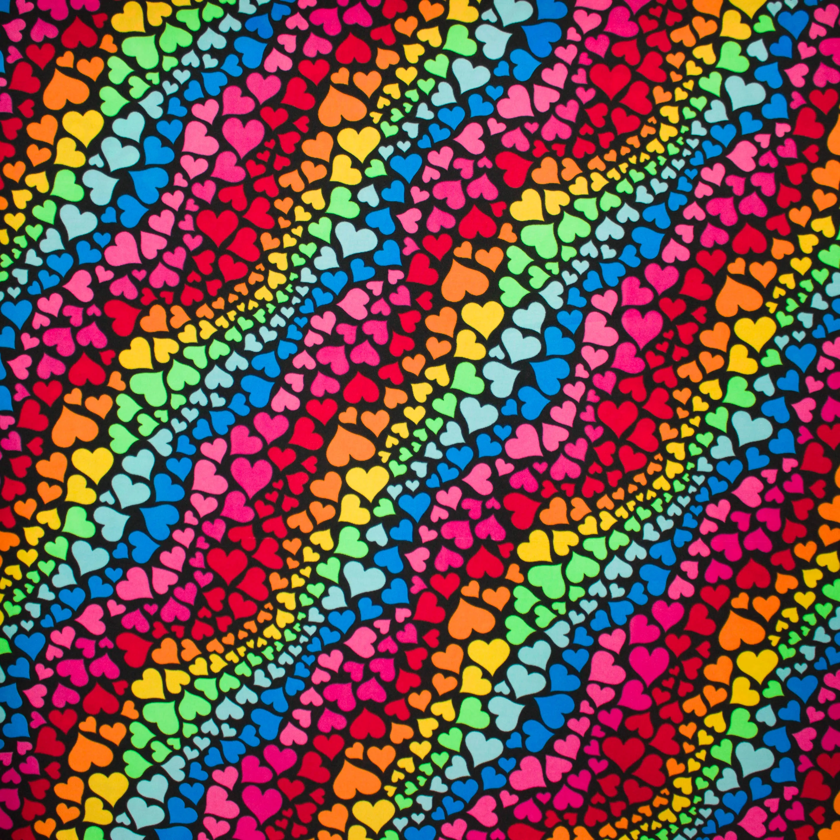 Polyester met hartjes in regenboogkleuren
