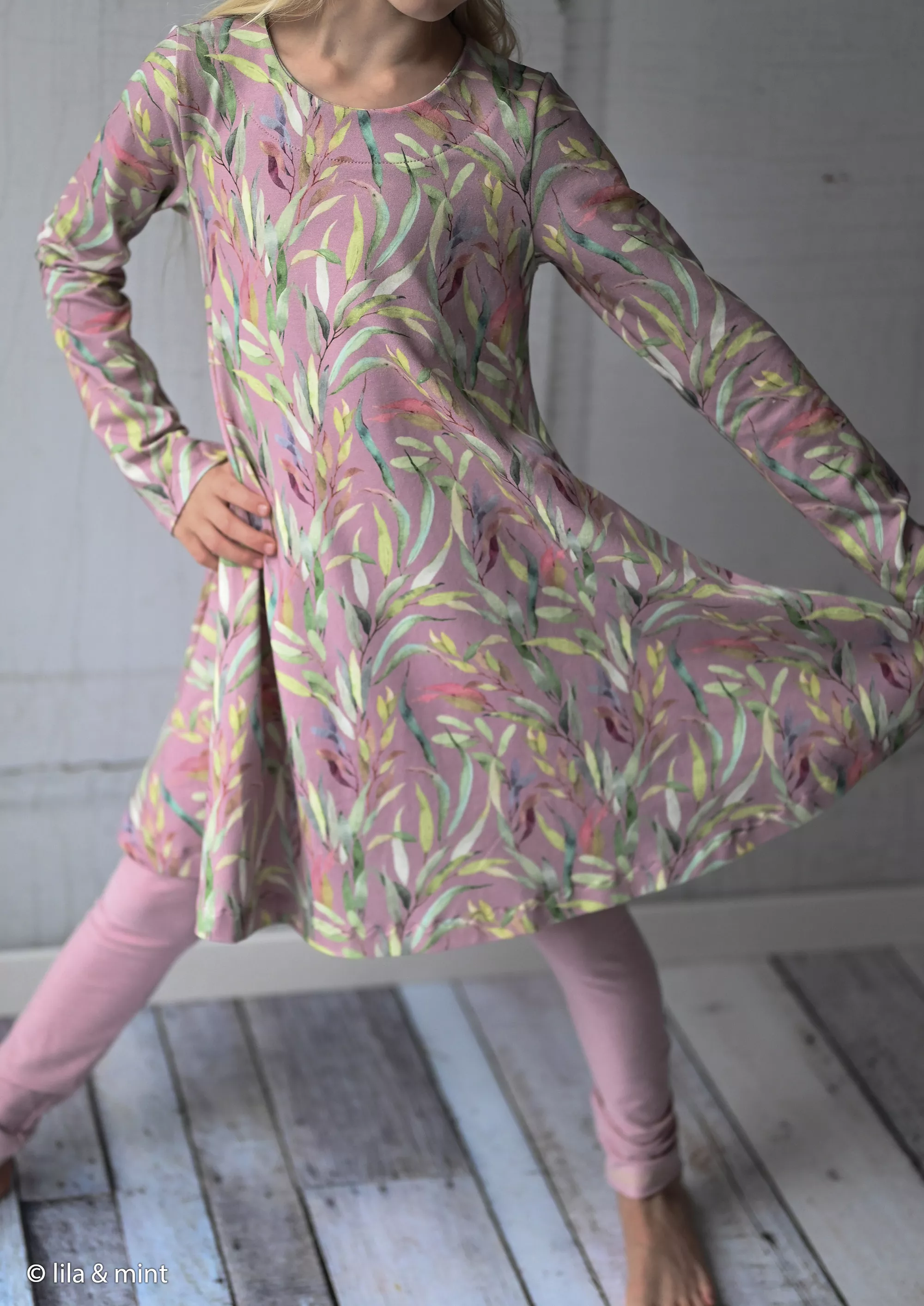 Mauve tricot met bladeren 'Nora'