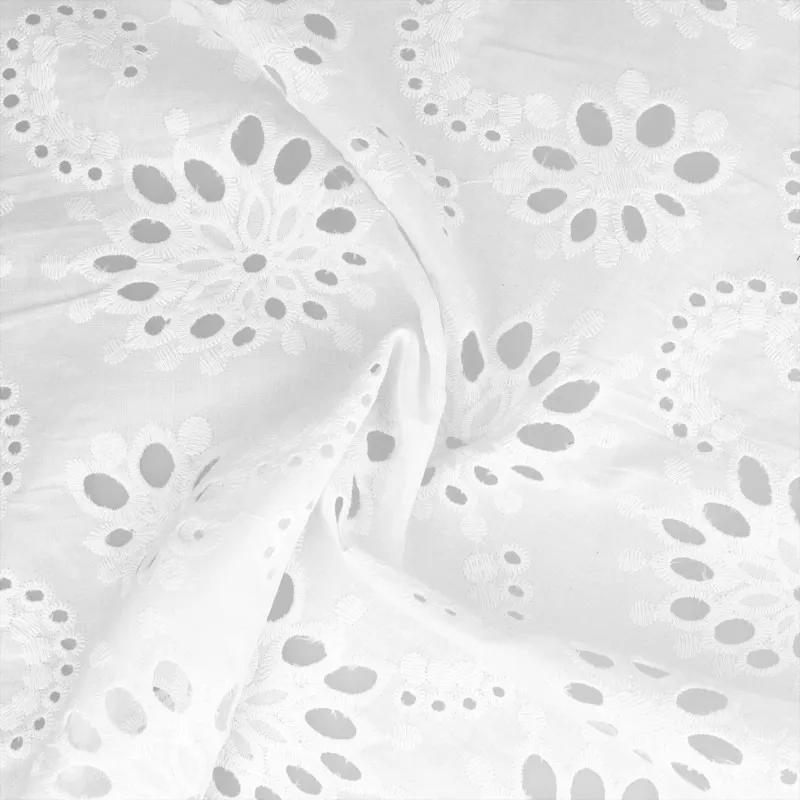 Broderie wit bloem