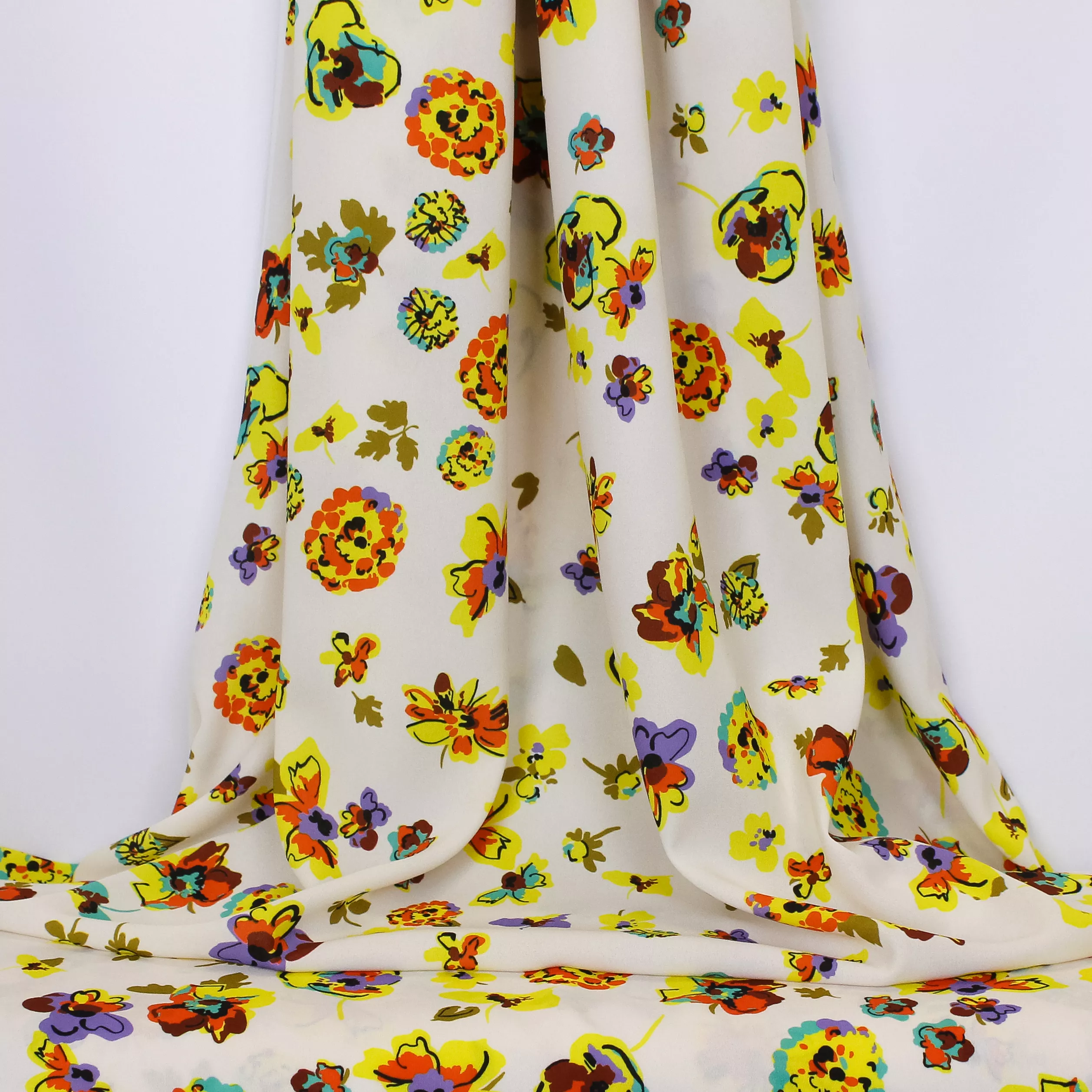 Polyester crêpe ecru met bloemen miroglio print