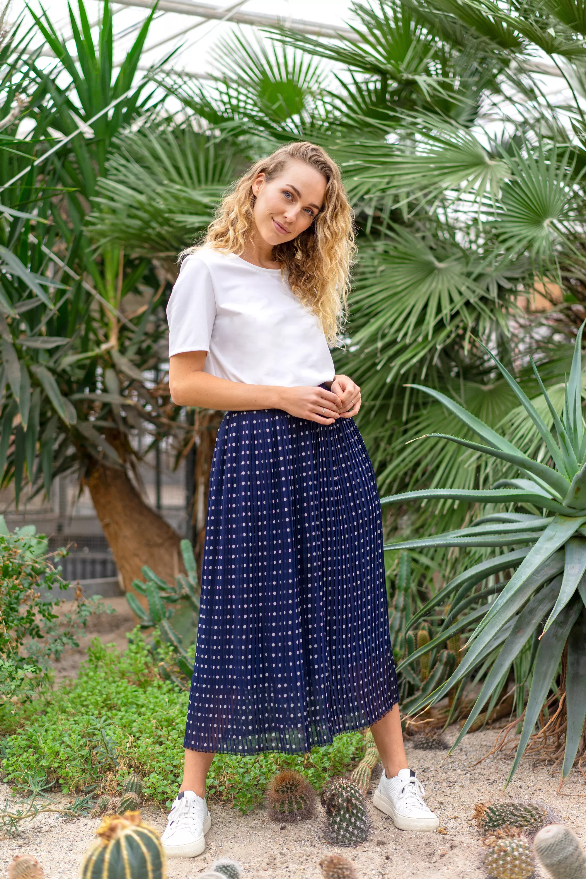 Blauwe Plissé met Witte Stippen van Miss Doodle