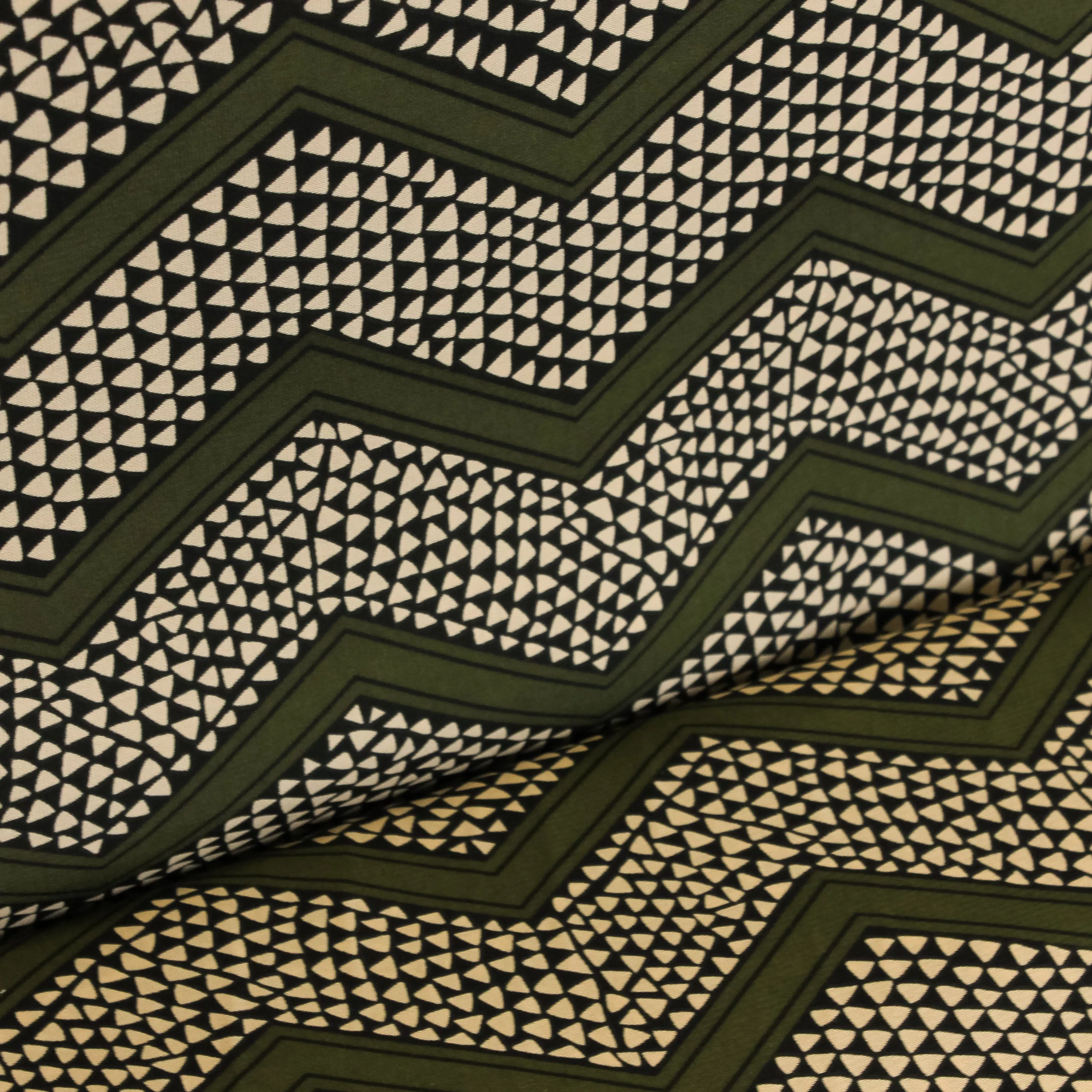 Zwart polyester met kaki zig zag