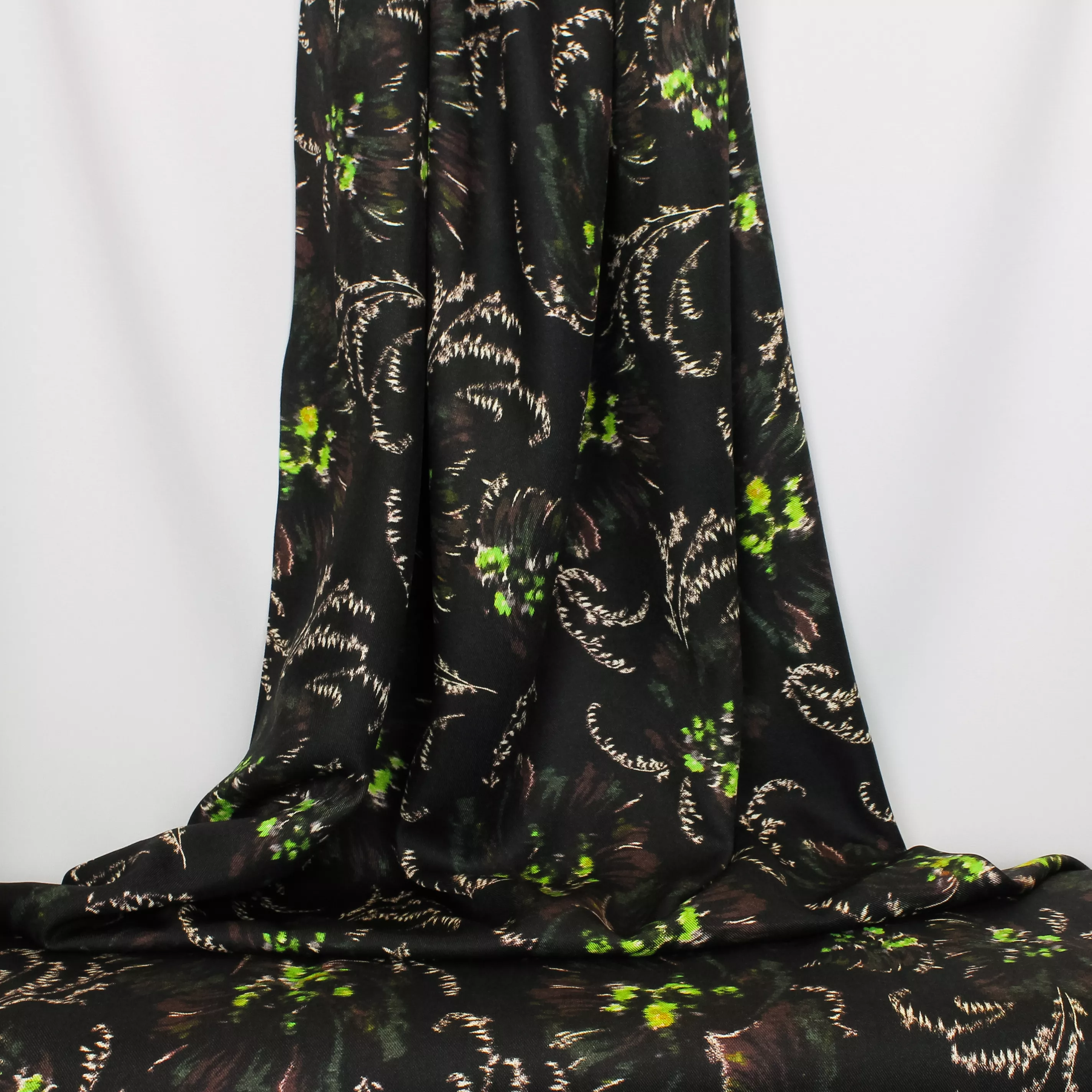 Donkere viscose met abstract bloemenmotief