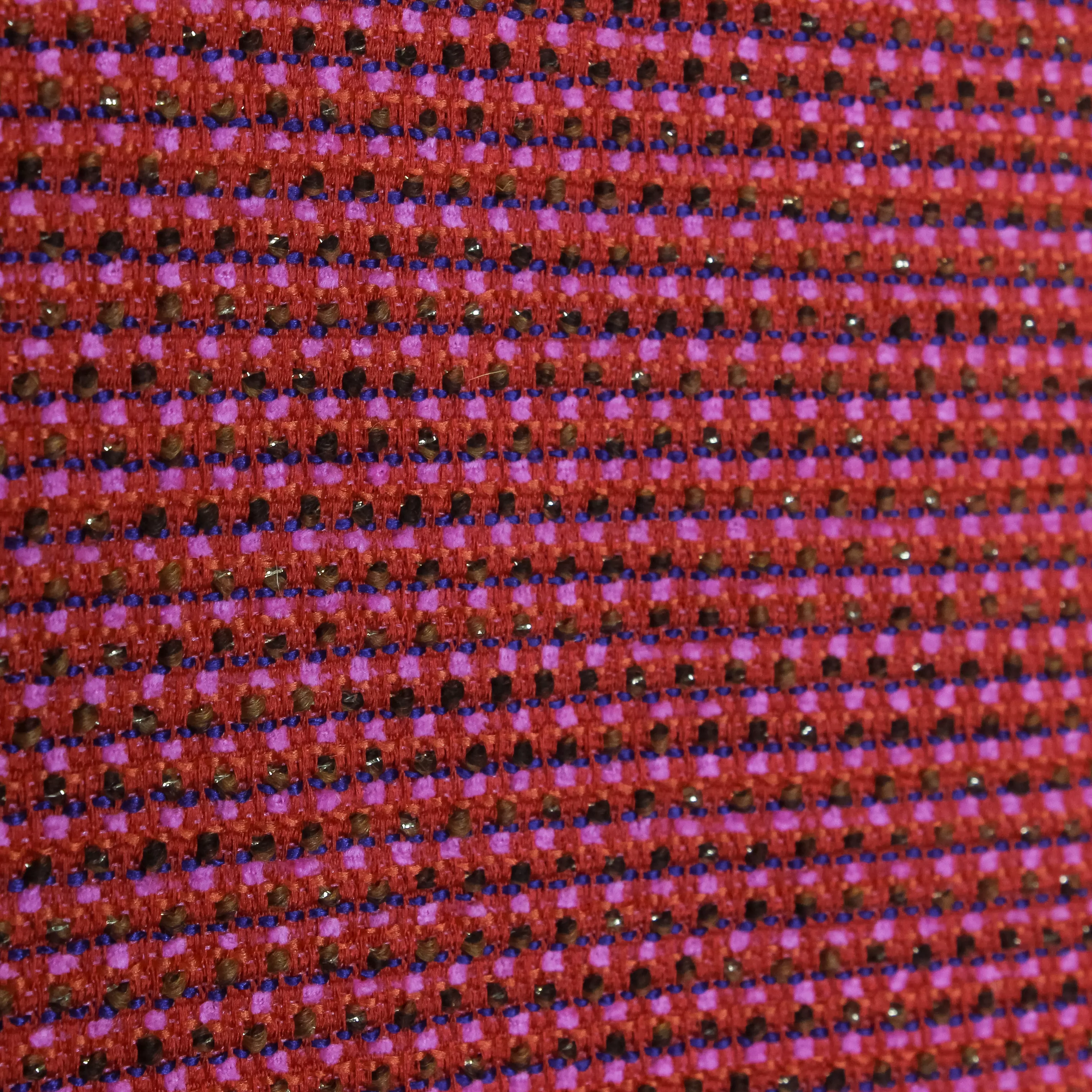 Jacquard fuchsia met opgenaaide bolletjes en lurex draad