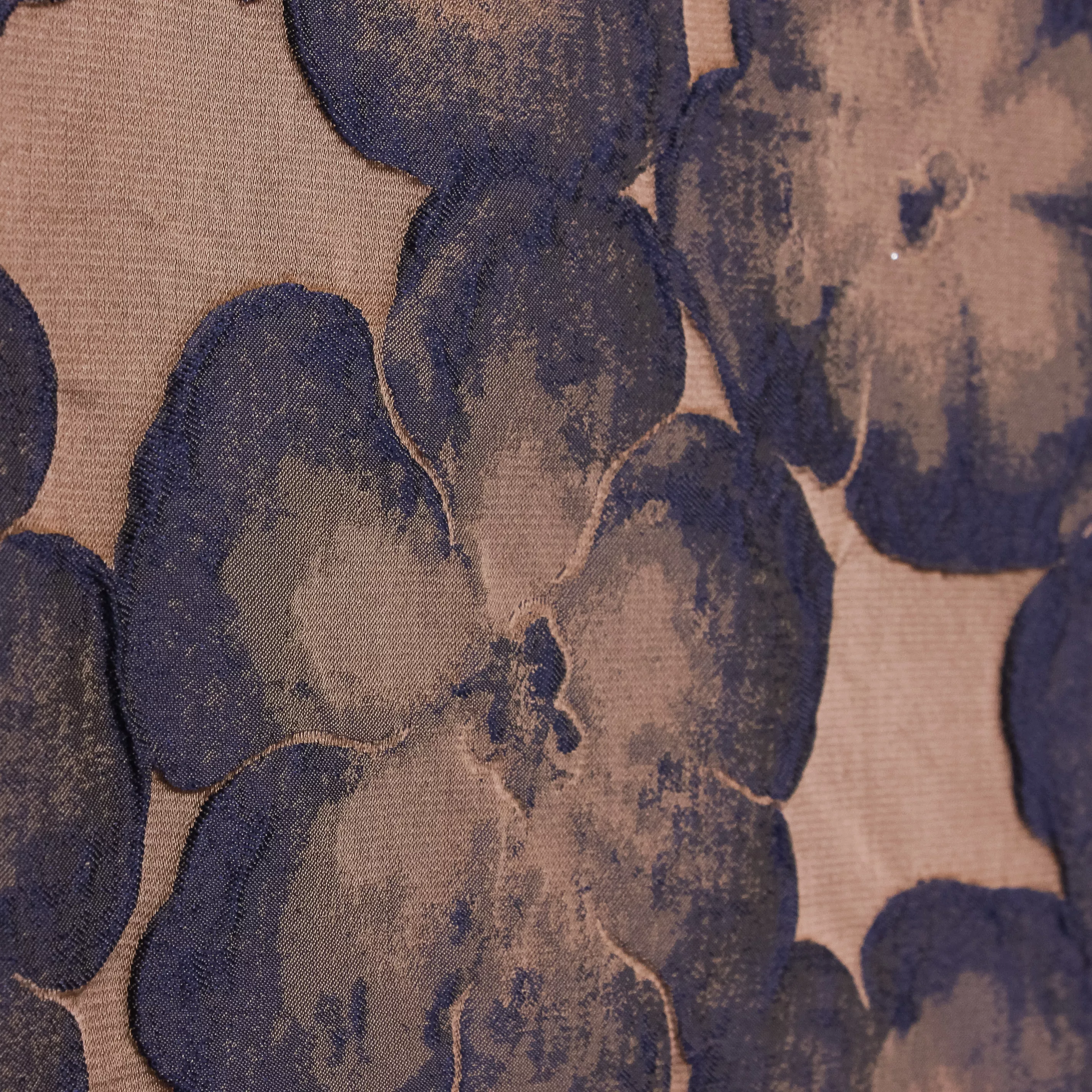 Jacquard bruin met blauwe bloemen