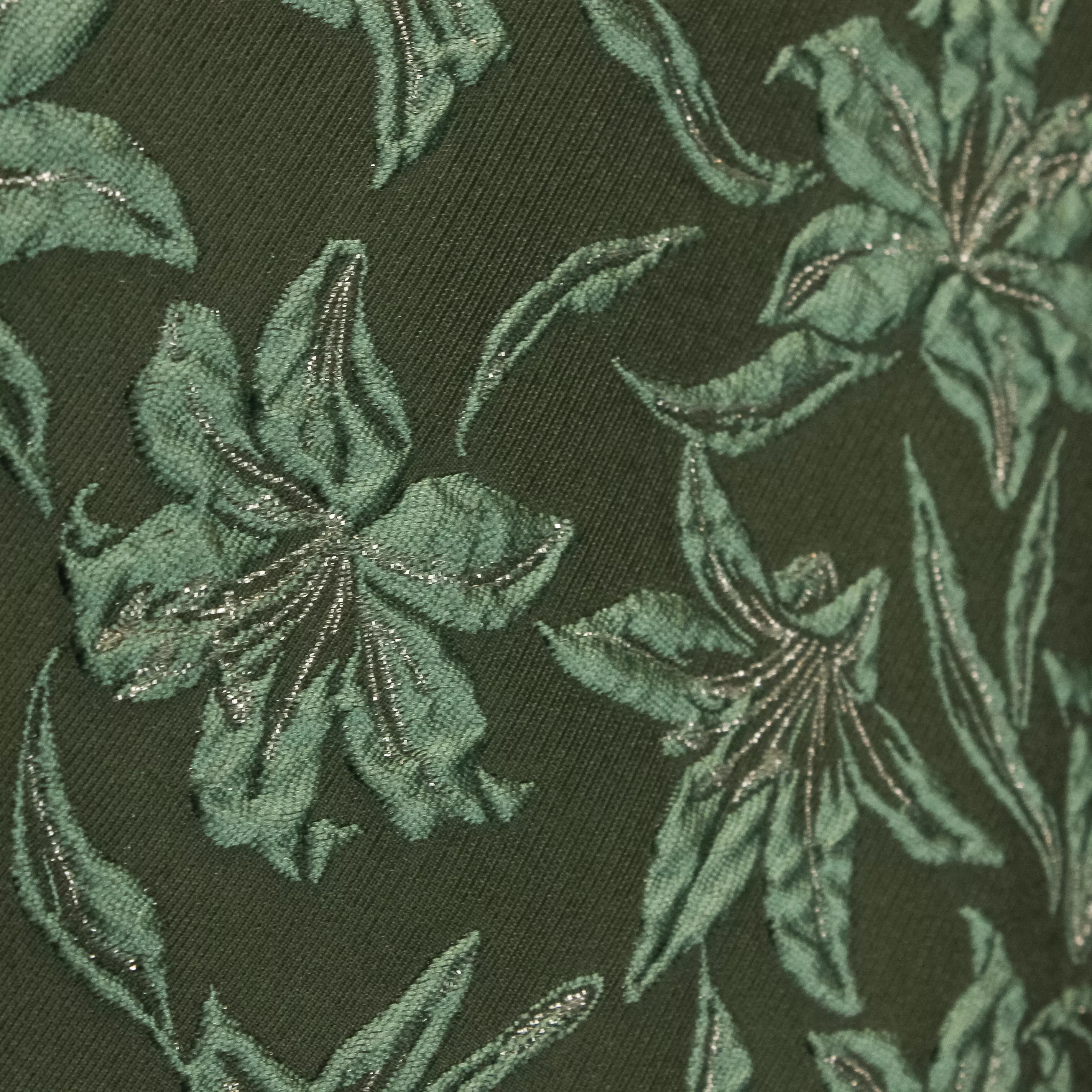 Jacquard groen met bloemen en lurex draad