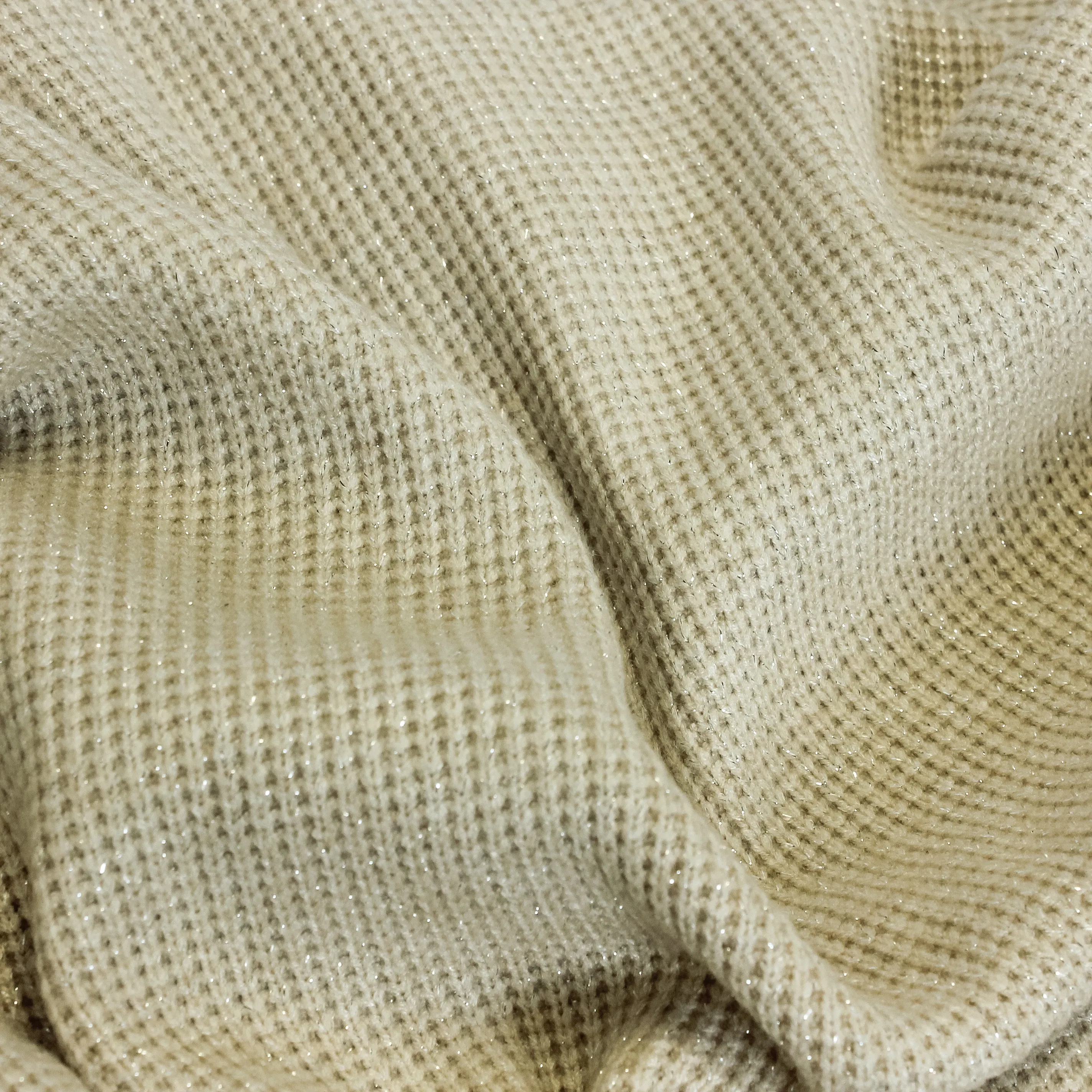 Beige brei met zilverdraad