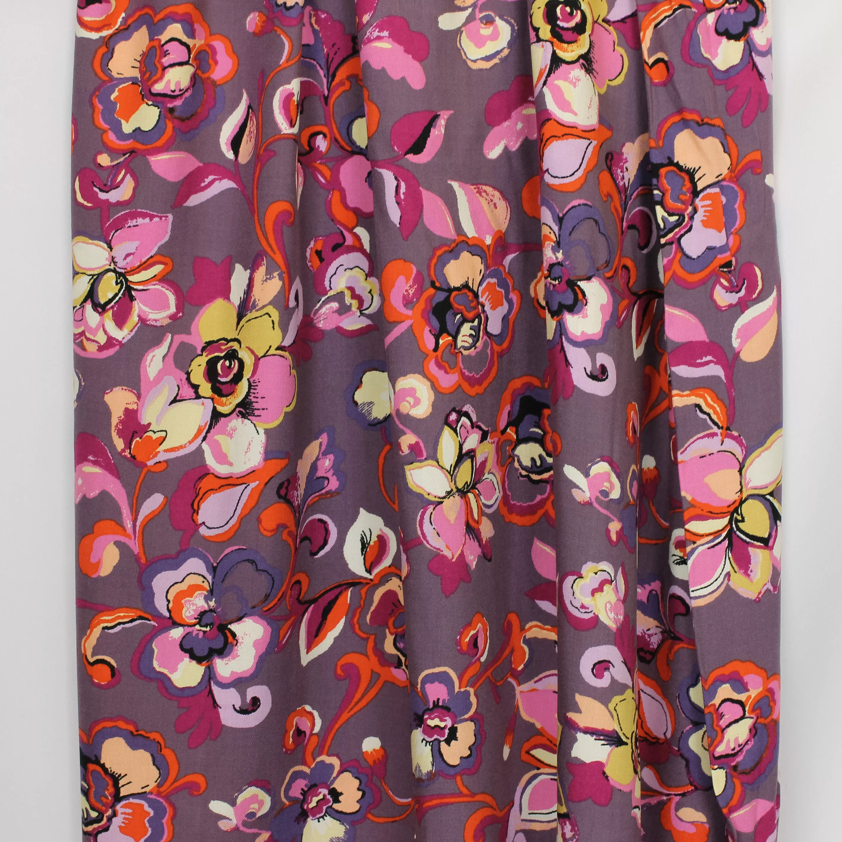 Paarse viscose twill met bloemen