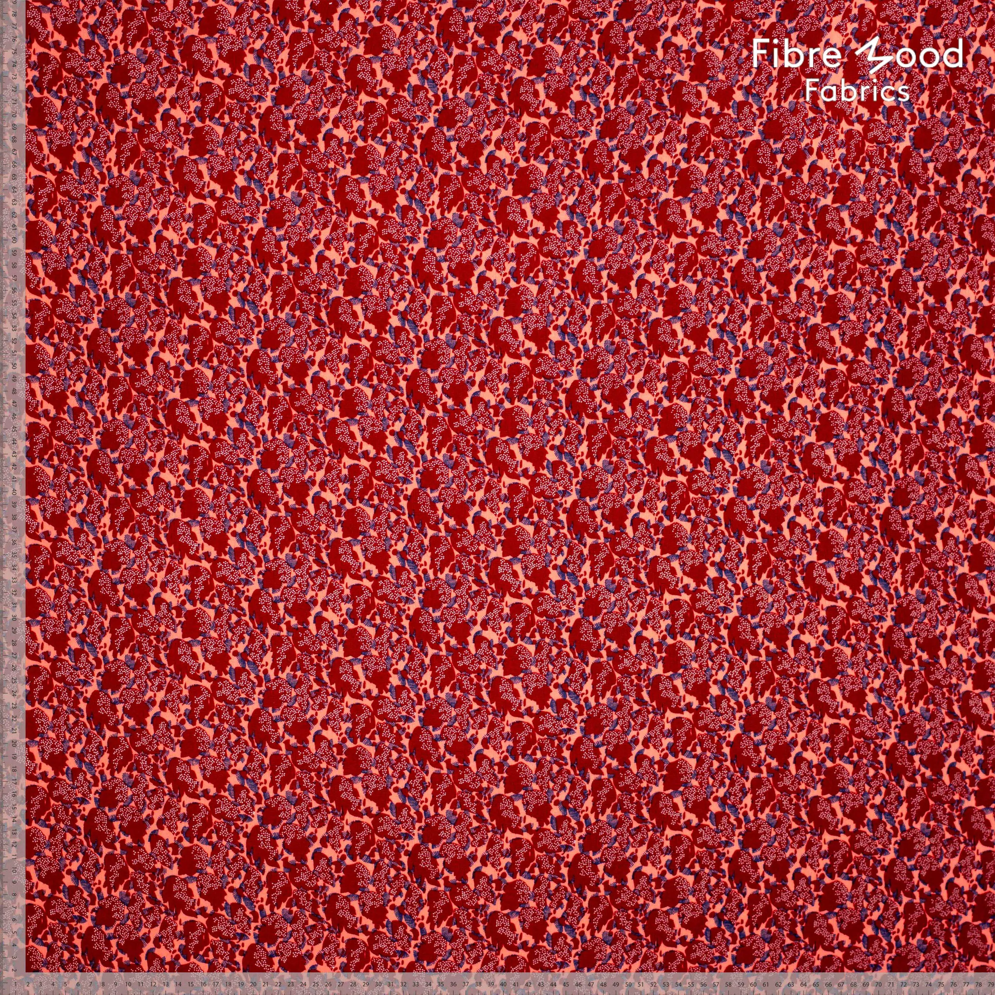 Viscose crêpe roze met abstract rood/blauw patroon  - Fibre Mood -