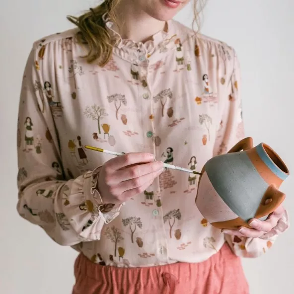 Ecoviscose zachtroze met pottenbakkers  - Katia -