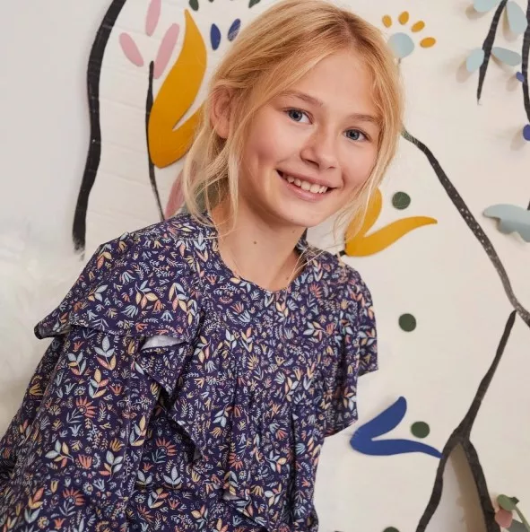 Ecoviscose blauw met bloemen   - Katia