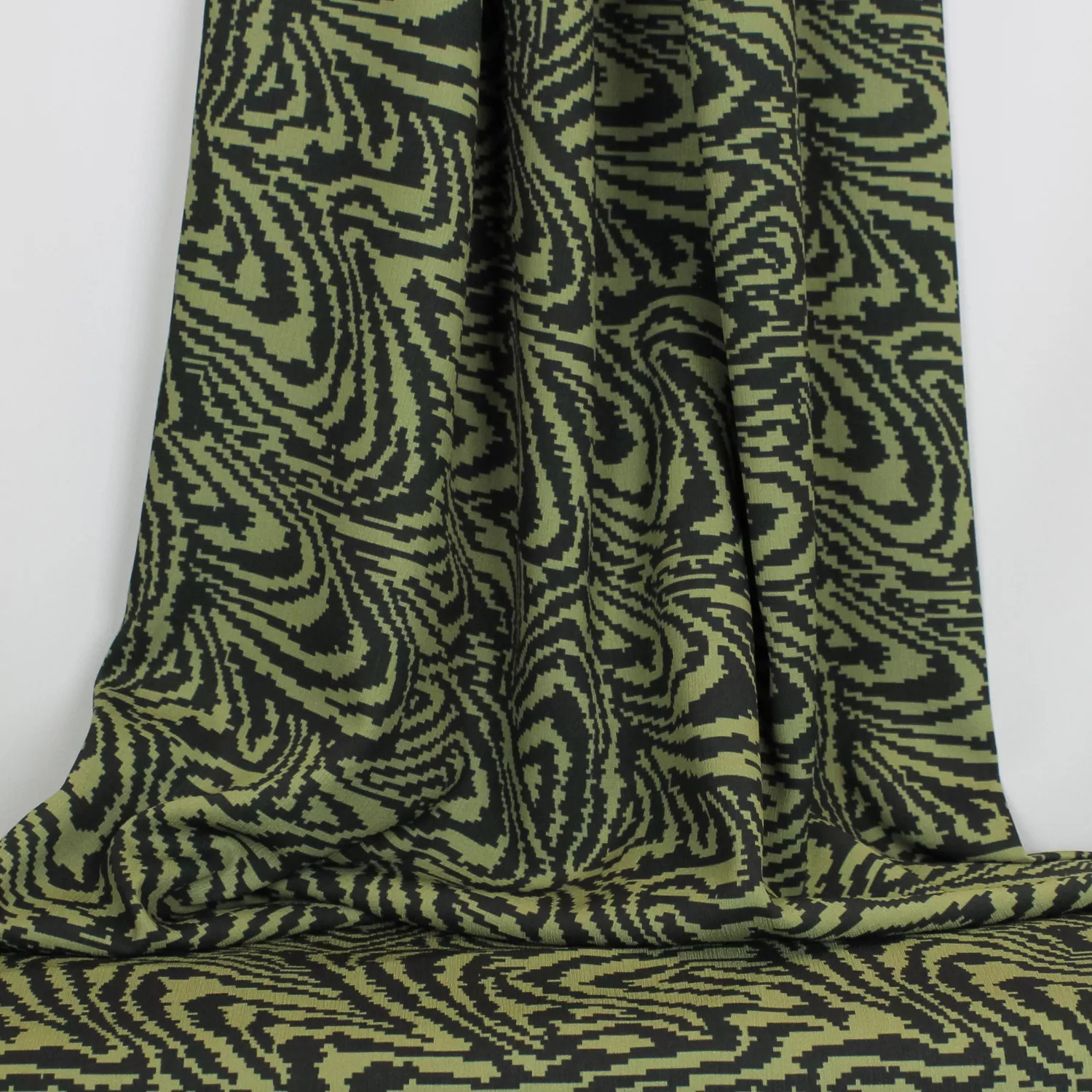 Polyester crêpe groen 'Pixeled Wave' - Burda