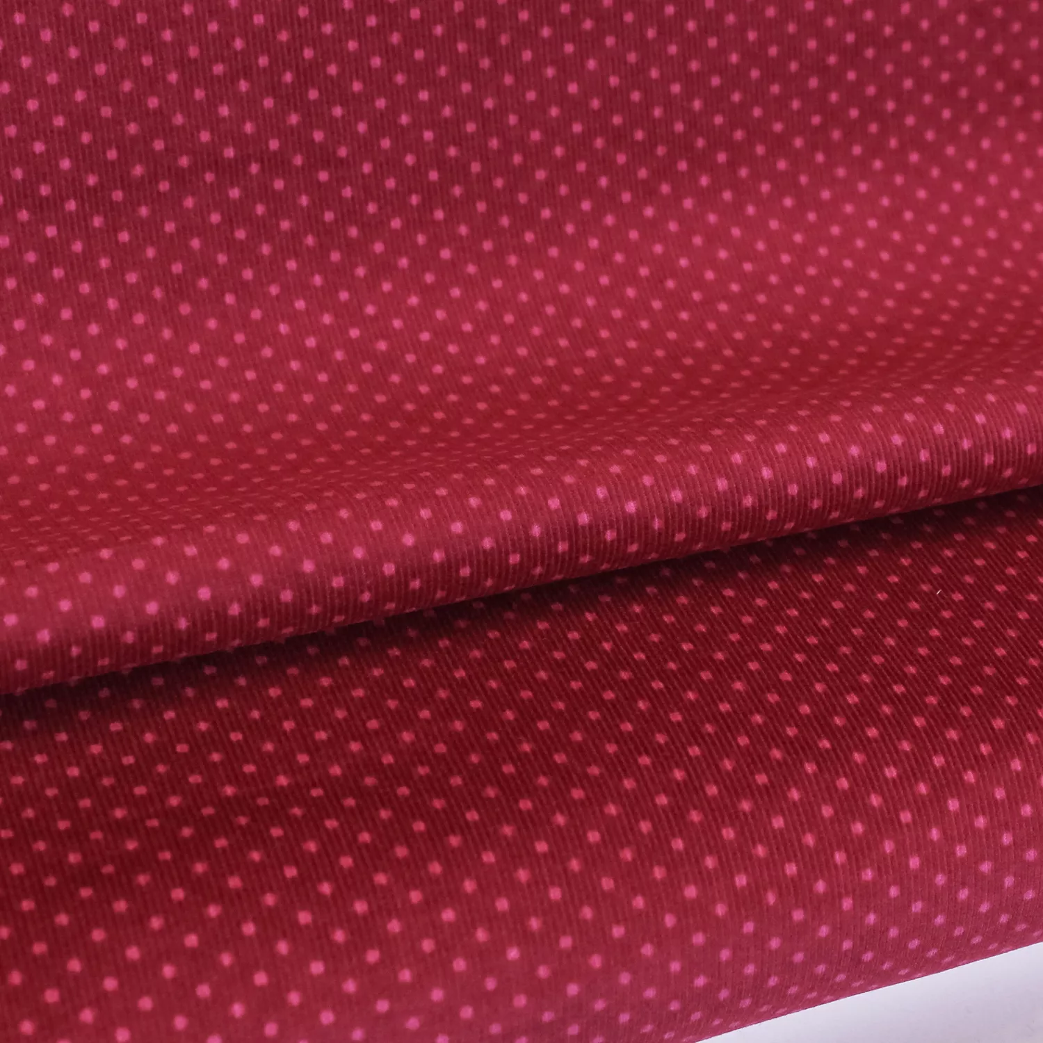 Ribfluweel magenta met stippen