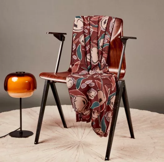 Viscose ecovero bordeaux met bloemen  - Atelier Brunette -
