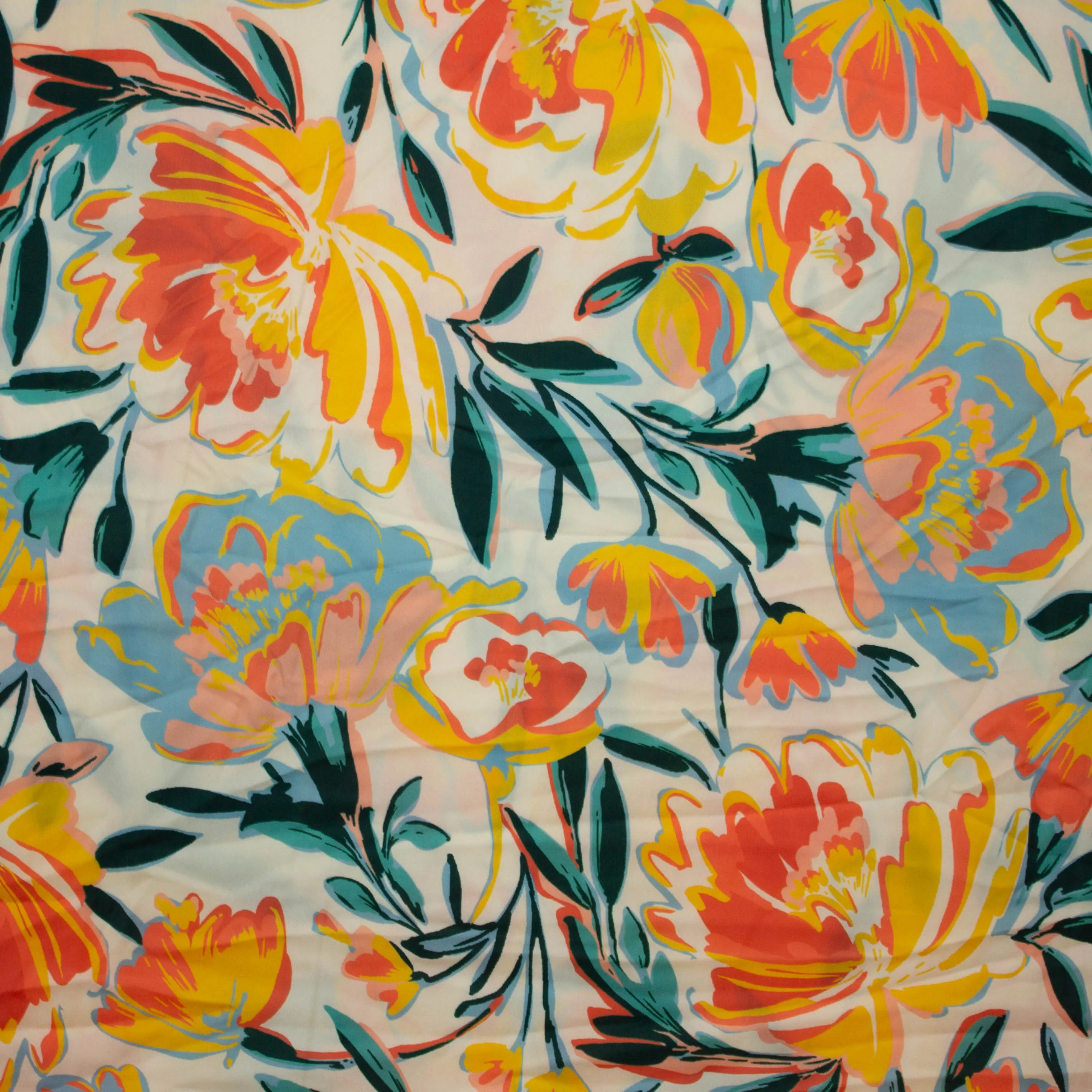 Polyester gesatineerd lichtbeige met bloemen - Knipmode
