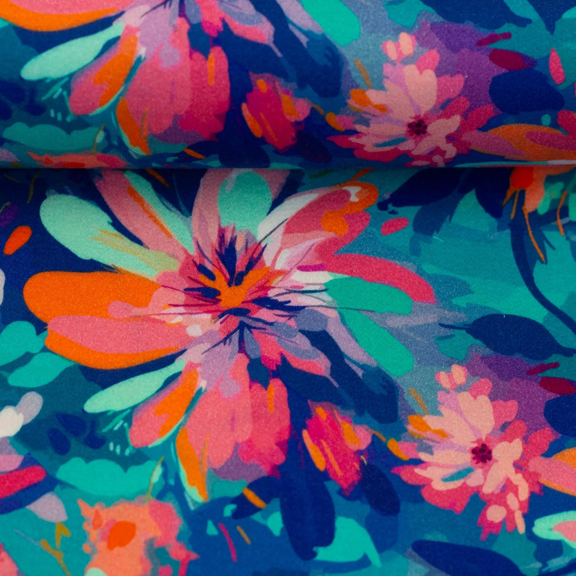 Viscosemengeling blauw met kleurrijke bloemen