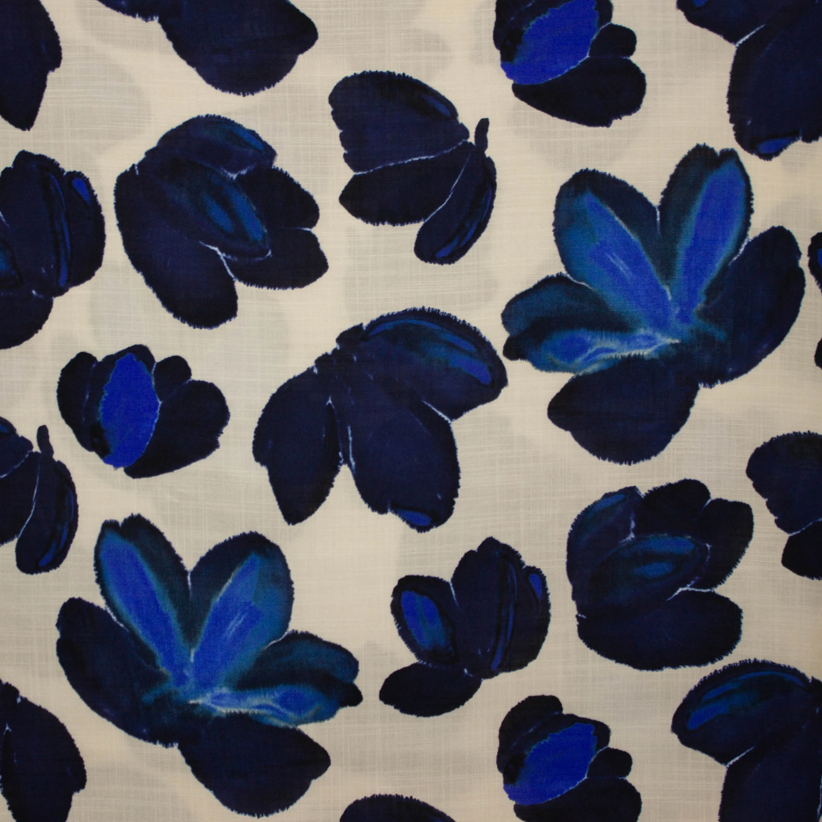Viscose linnenlook beige met blauwe bloemen