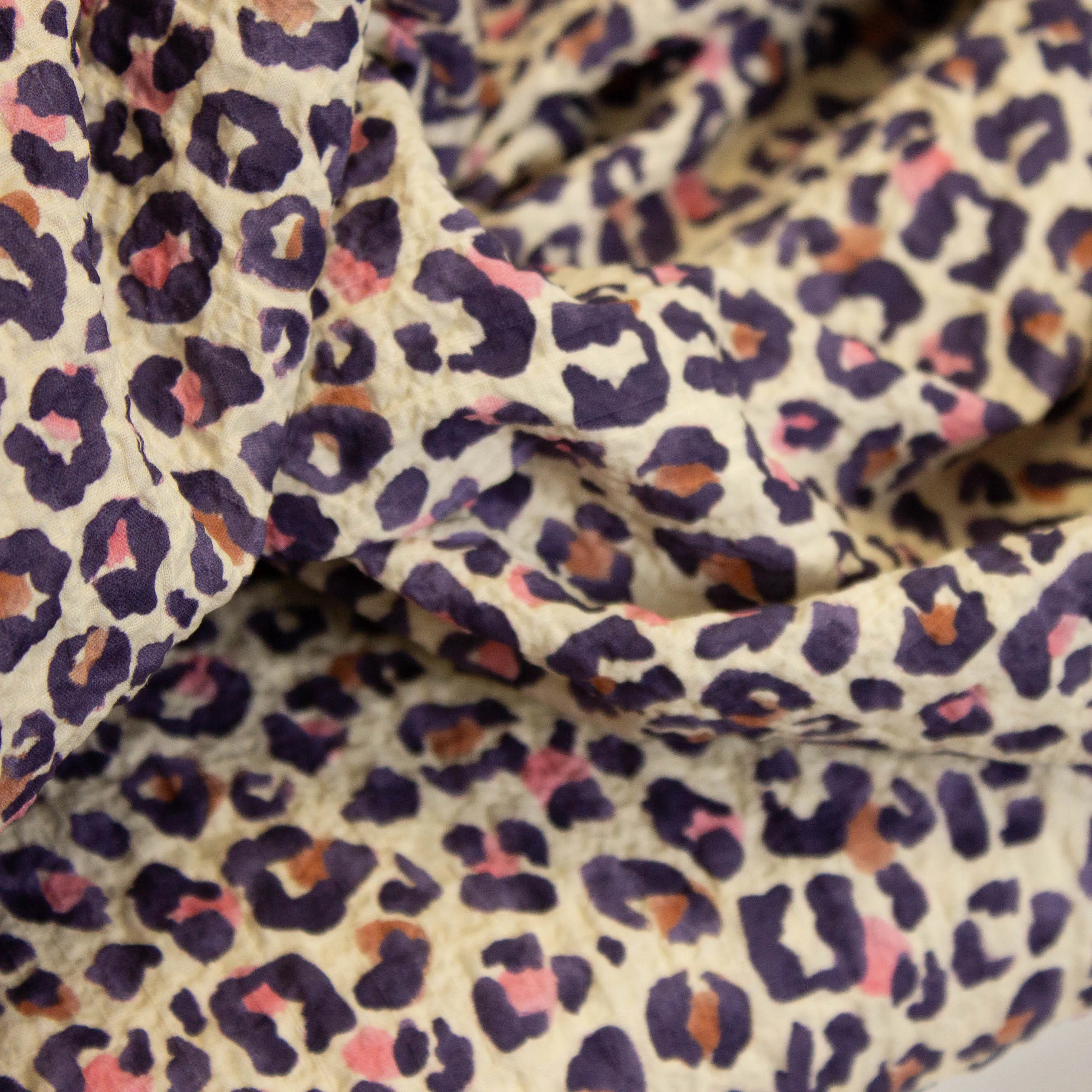 Seersucker creme met luipaardprint