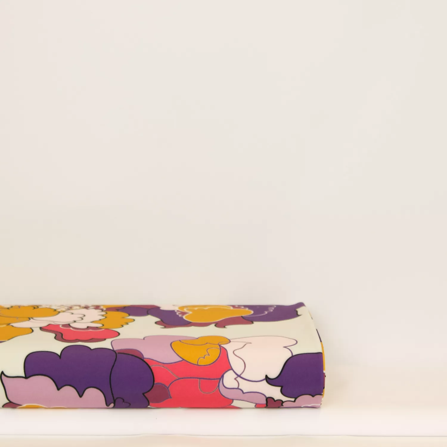 Polyester wit met grote kleurrijke bloemen