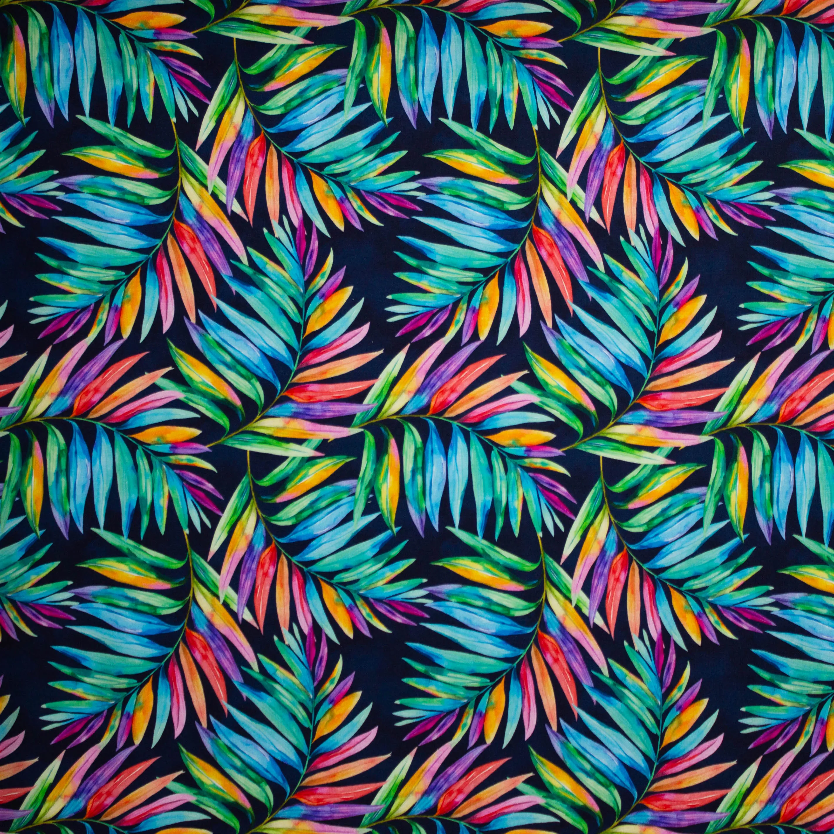 Tricot donkerblauw met gekleurde bladeren