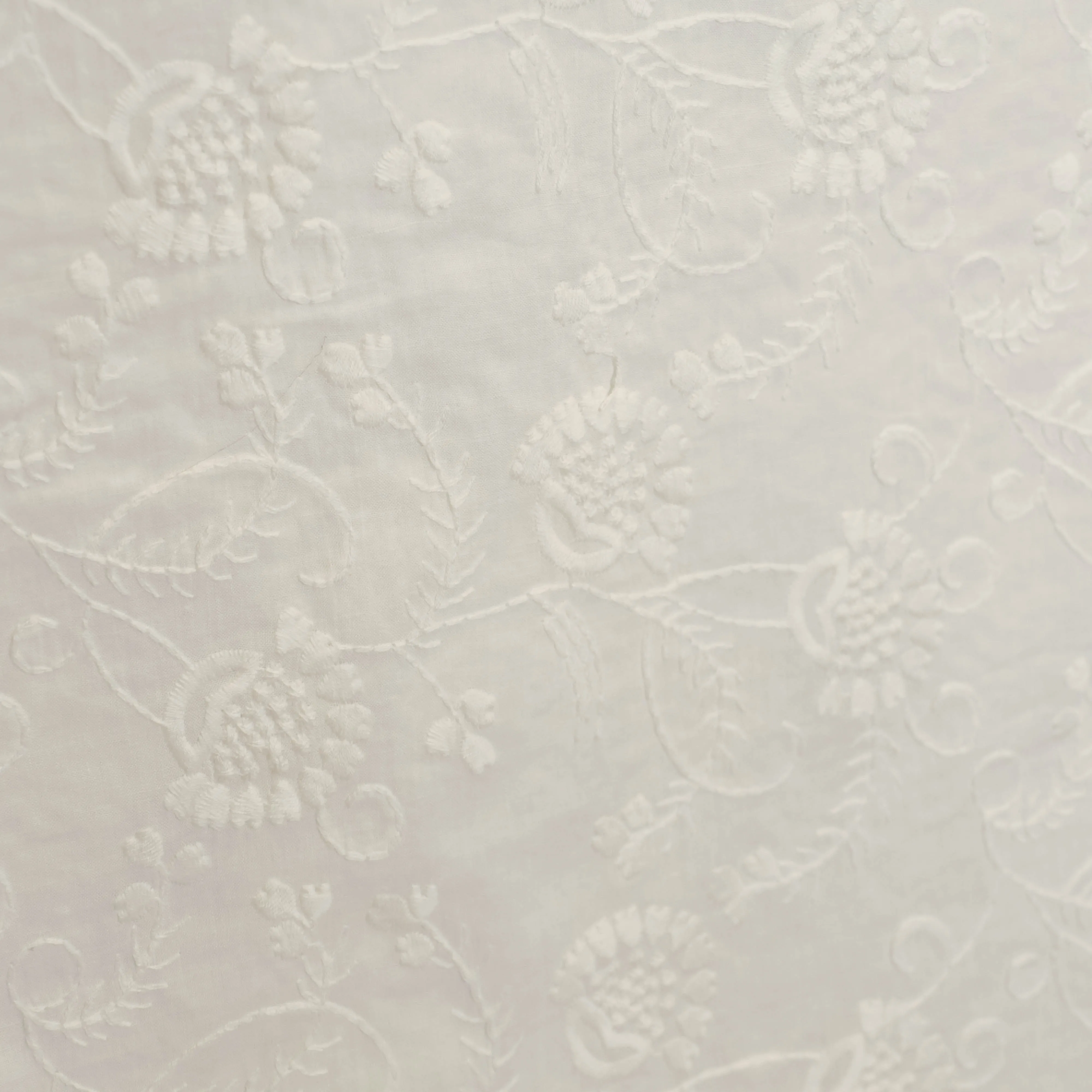 Broderie wit met bloemen