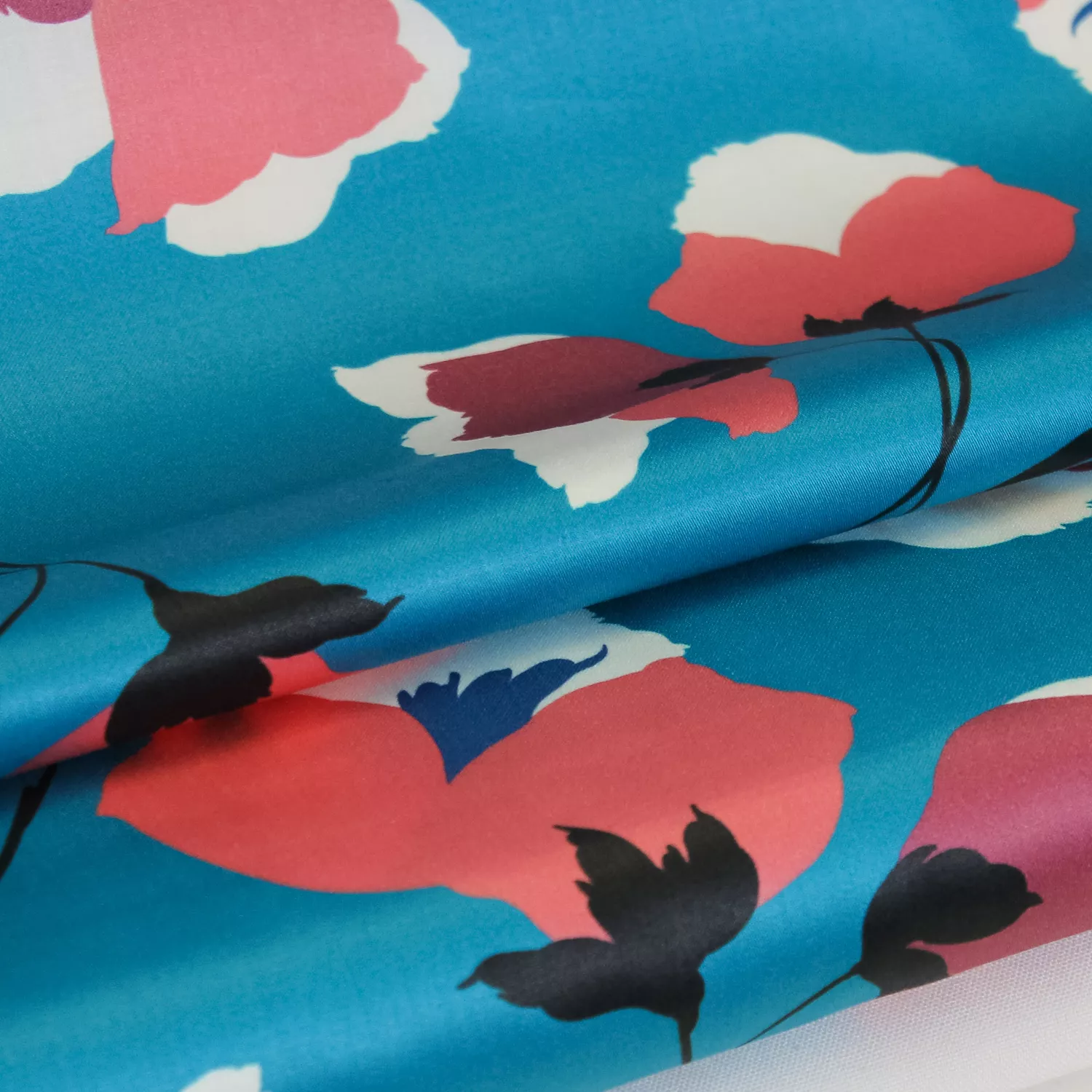 Gesatineerde viscose blauw met bloemen