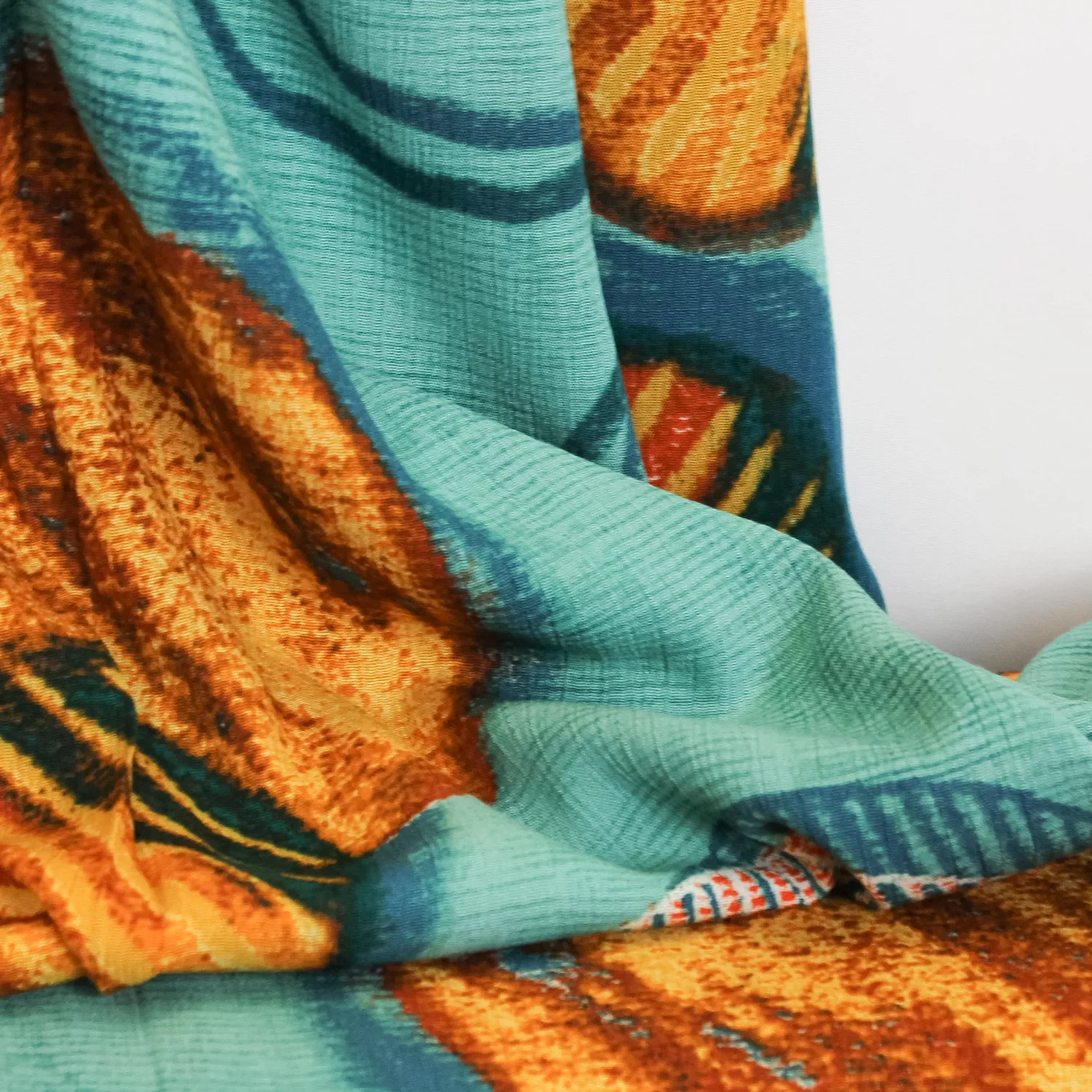 Viscose crêpe blauw met oranje cirkels