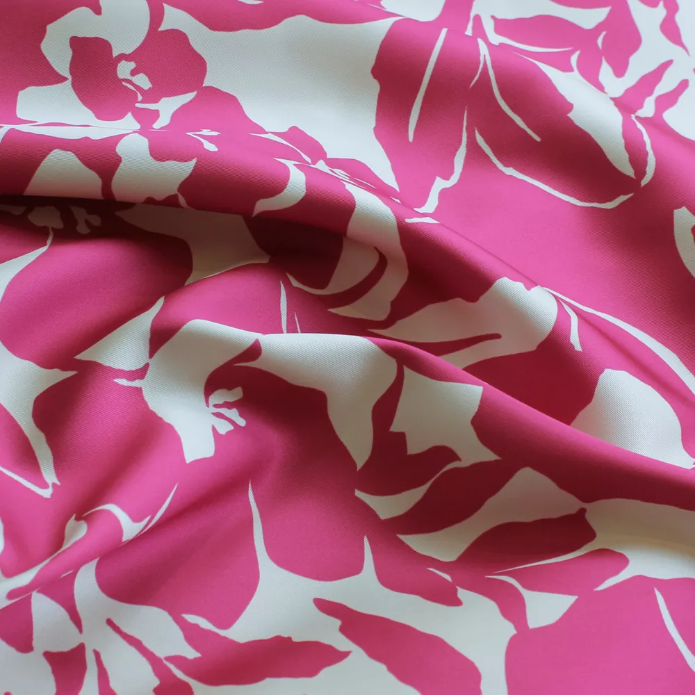 Polyester mikado met fuchsia bloemen - Lorré