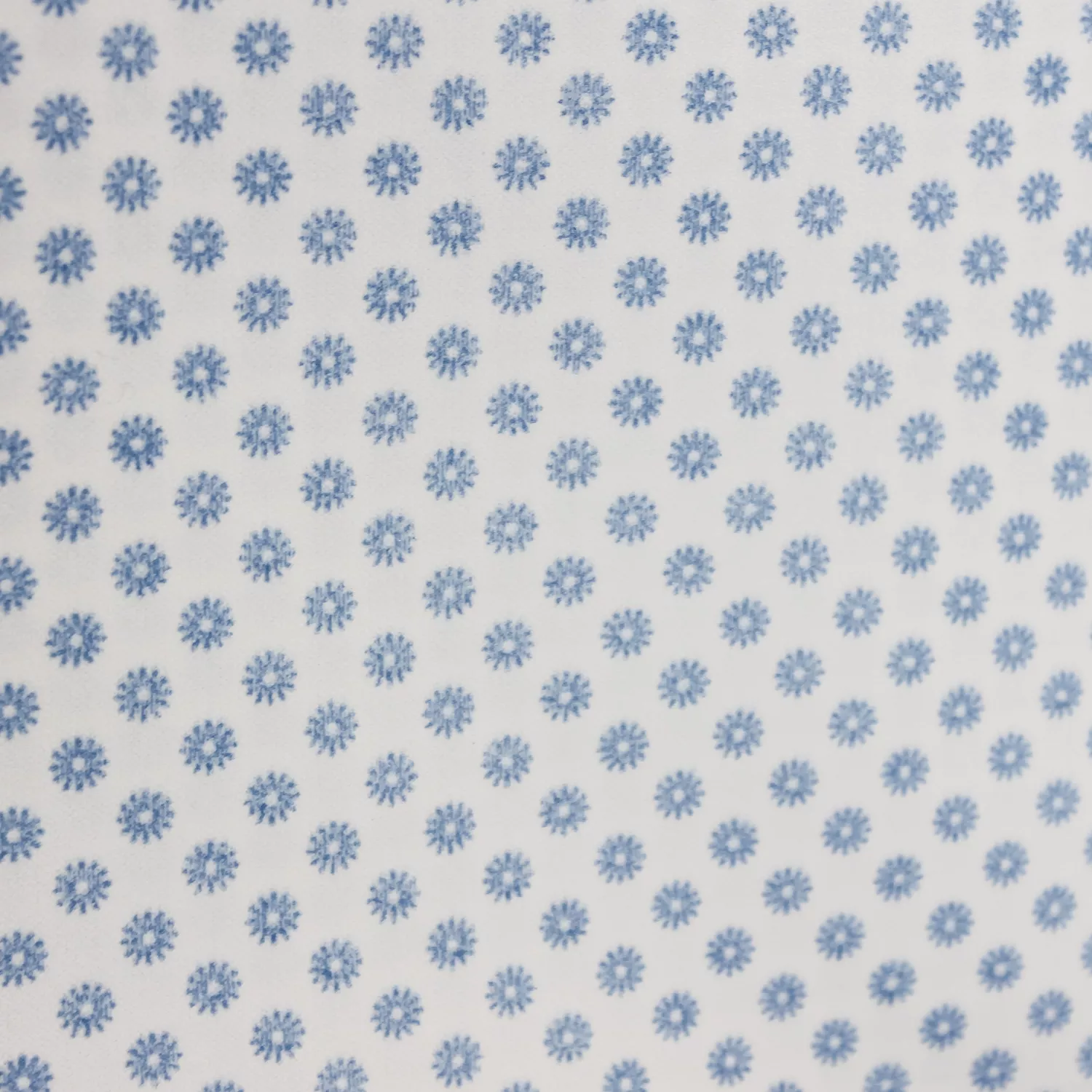 Fijne tricot wit met blauwe bloemetjes