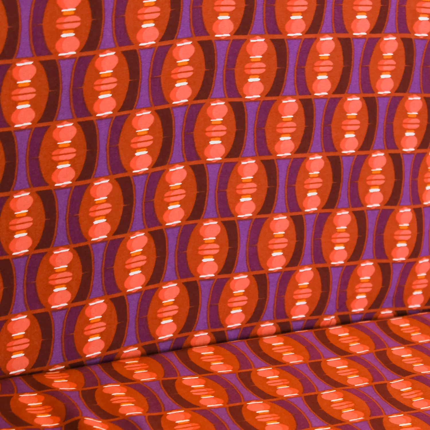 Viscose violet met bruin/oranje patroon   - Burda