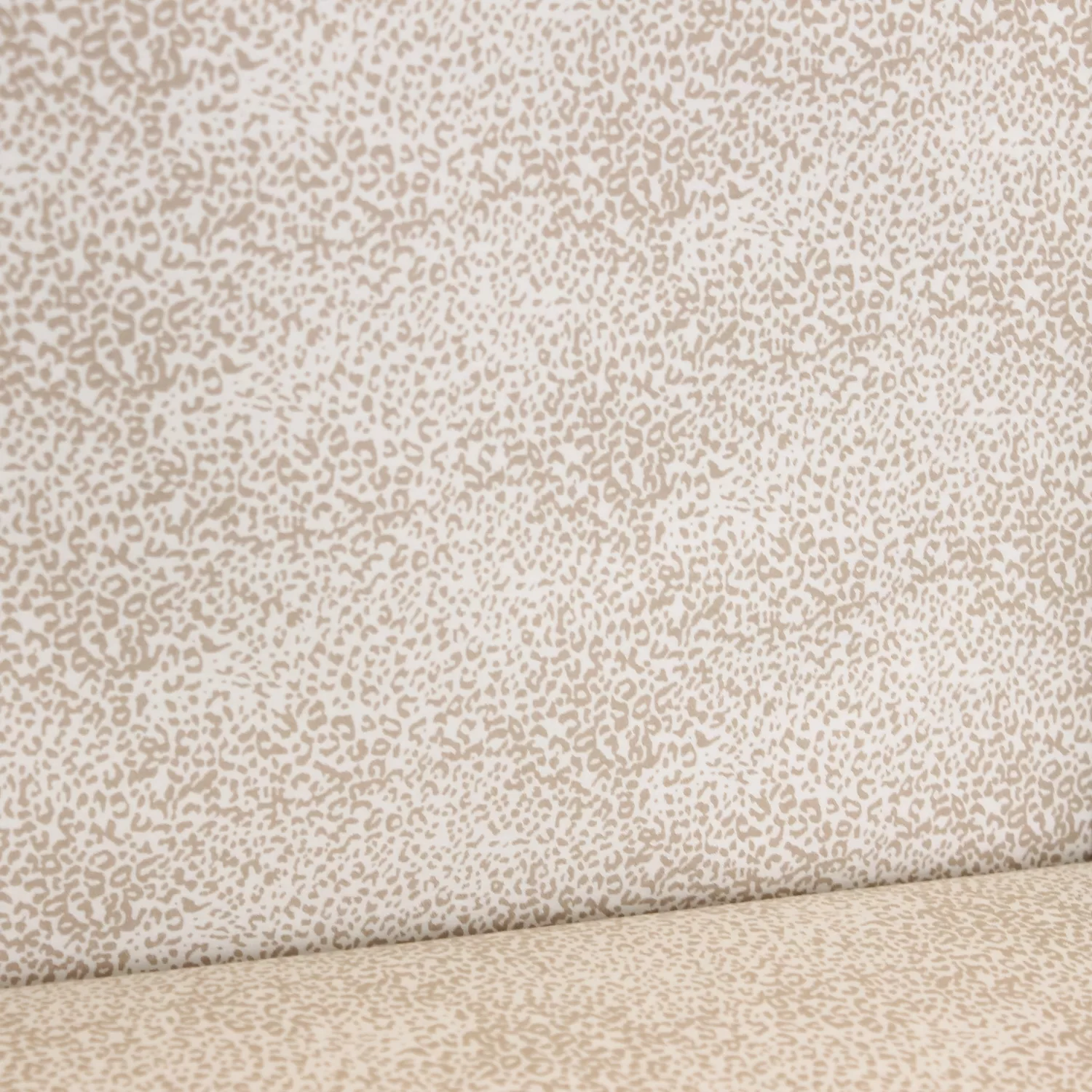 Stretch viscose wit met klein bruin luipaardpatroon