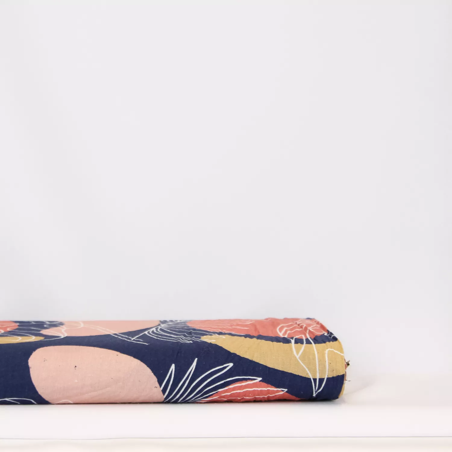 Viscose blauw met abstracte vormen