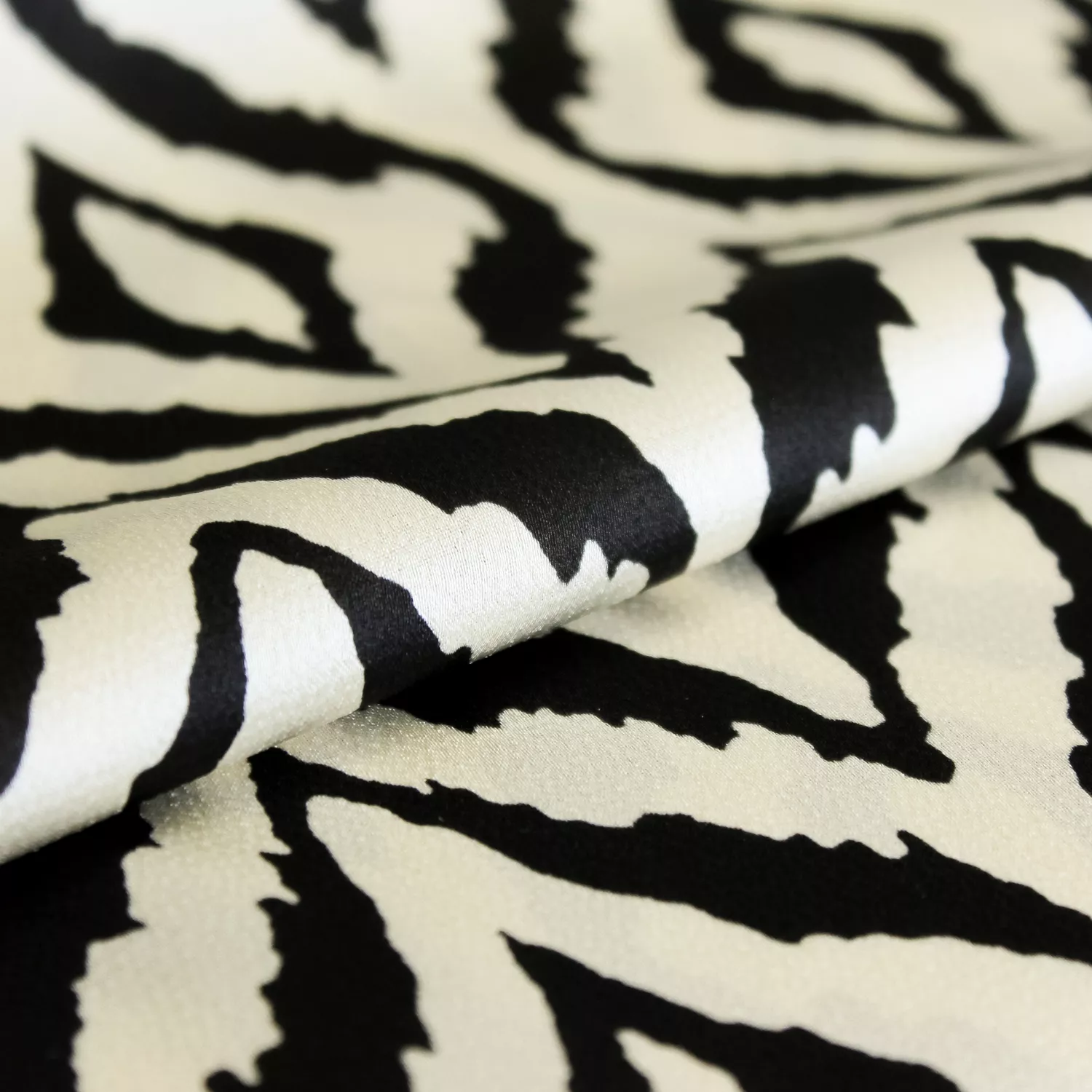 Polyester ecru met zwart patroon