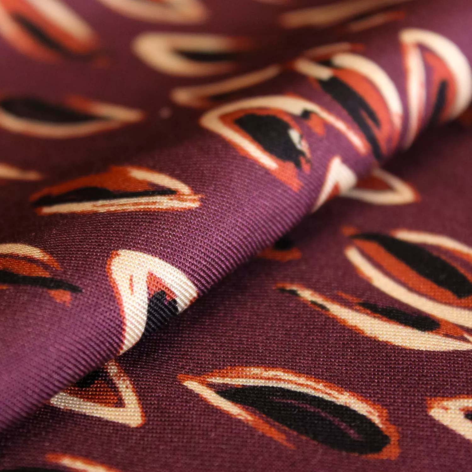 Viscose bordeaux met abstract motief
