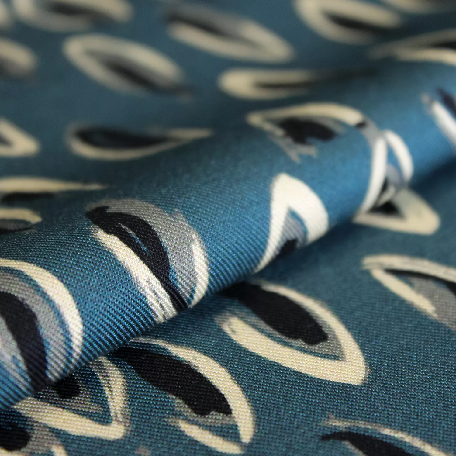 Viscose turquoise met abstract motief