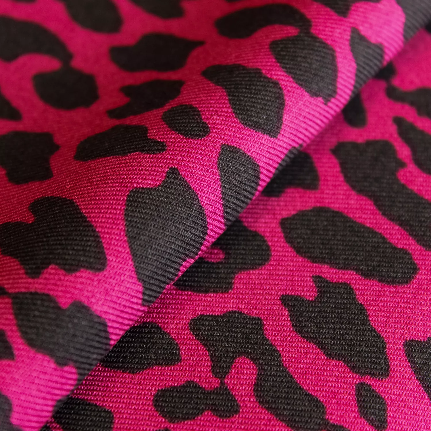 Viscose roze met luipaardprint