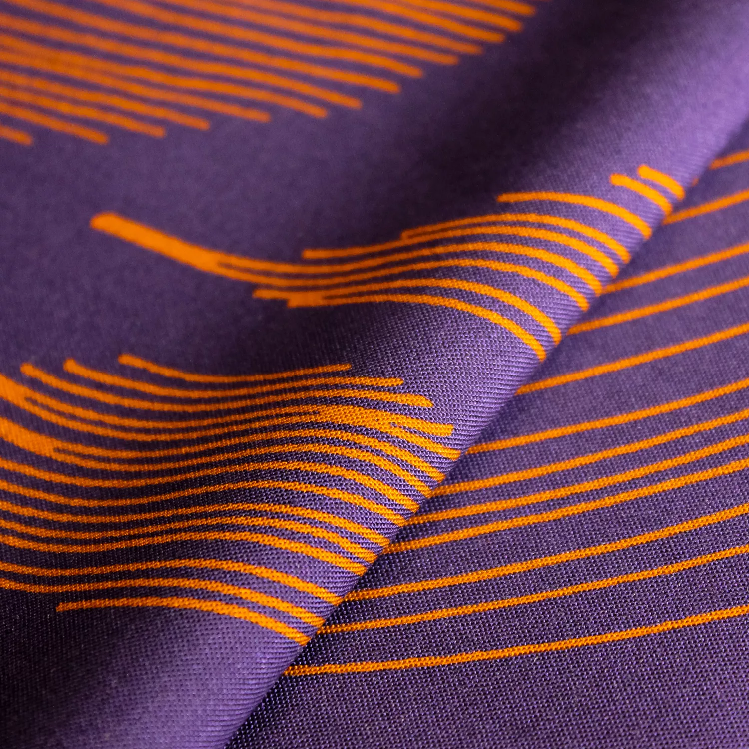 Viscose paars met bruine strepen - Knipmode