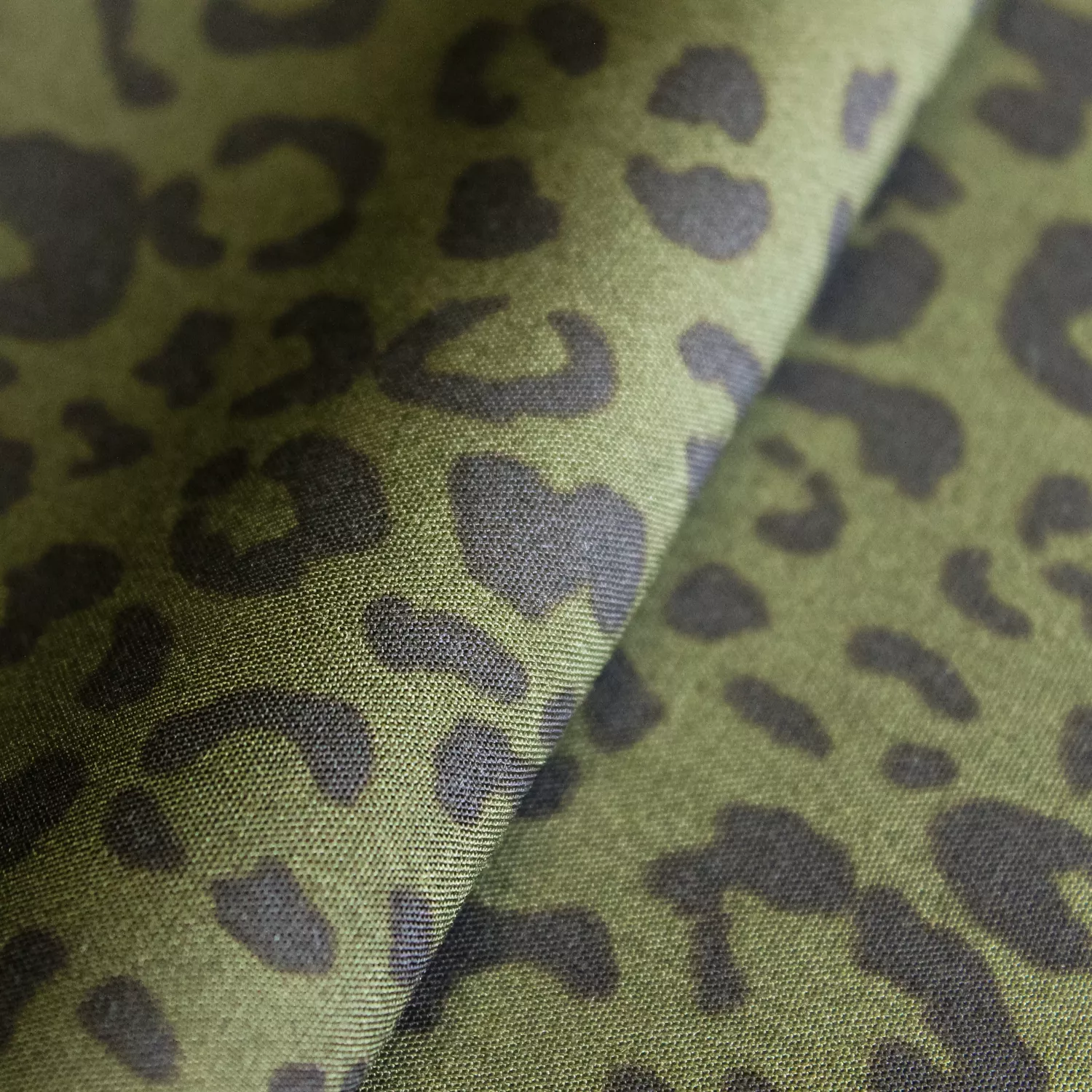 Viscose groen met luipaardprint