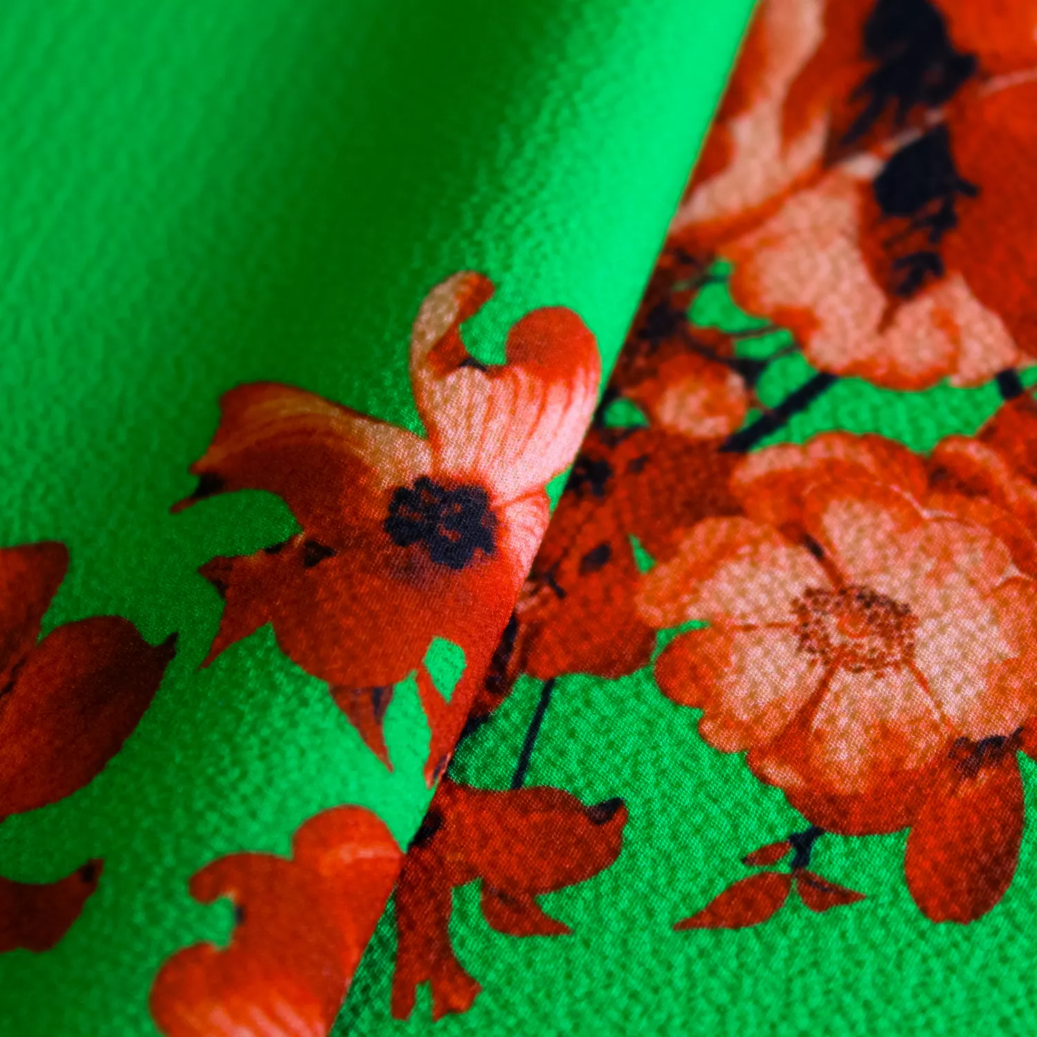 Polyester groen met rode bloemen
