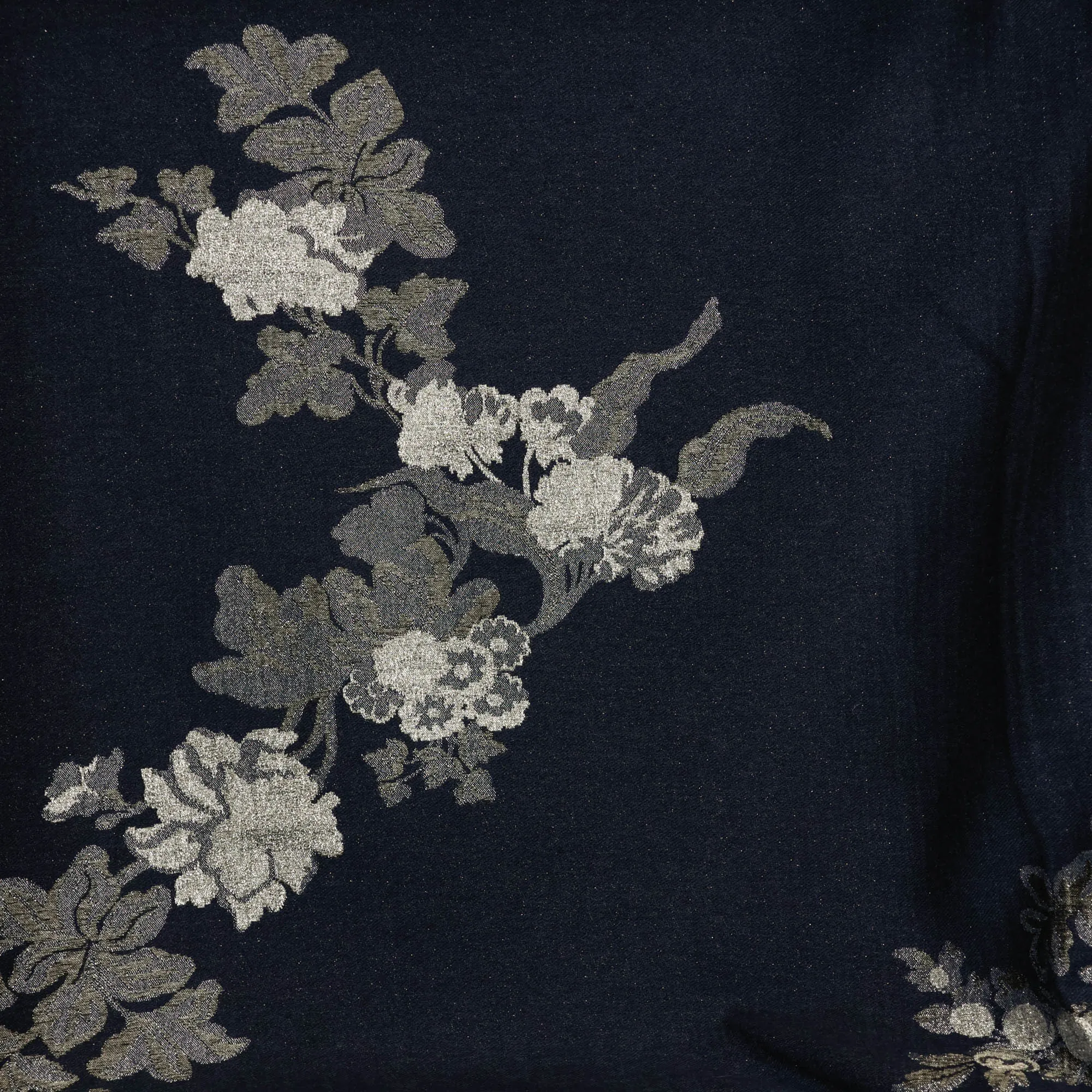 Jacquard blauw met glitter  en zilveren bloemen - Knipmode