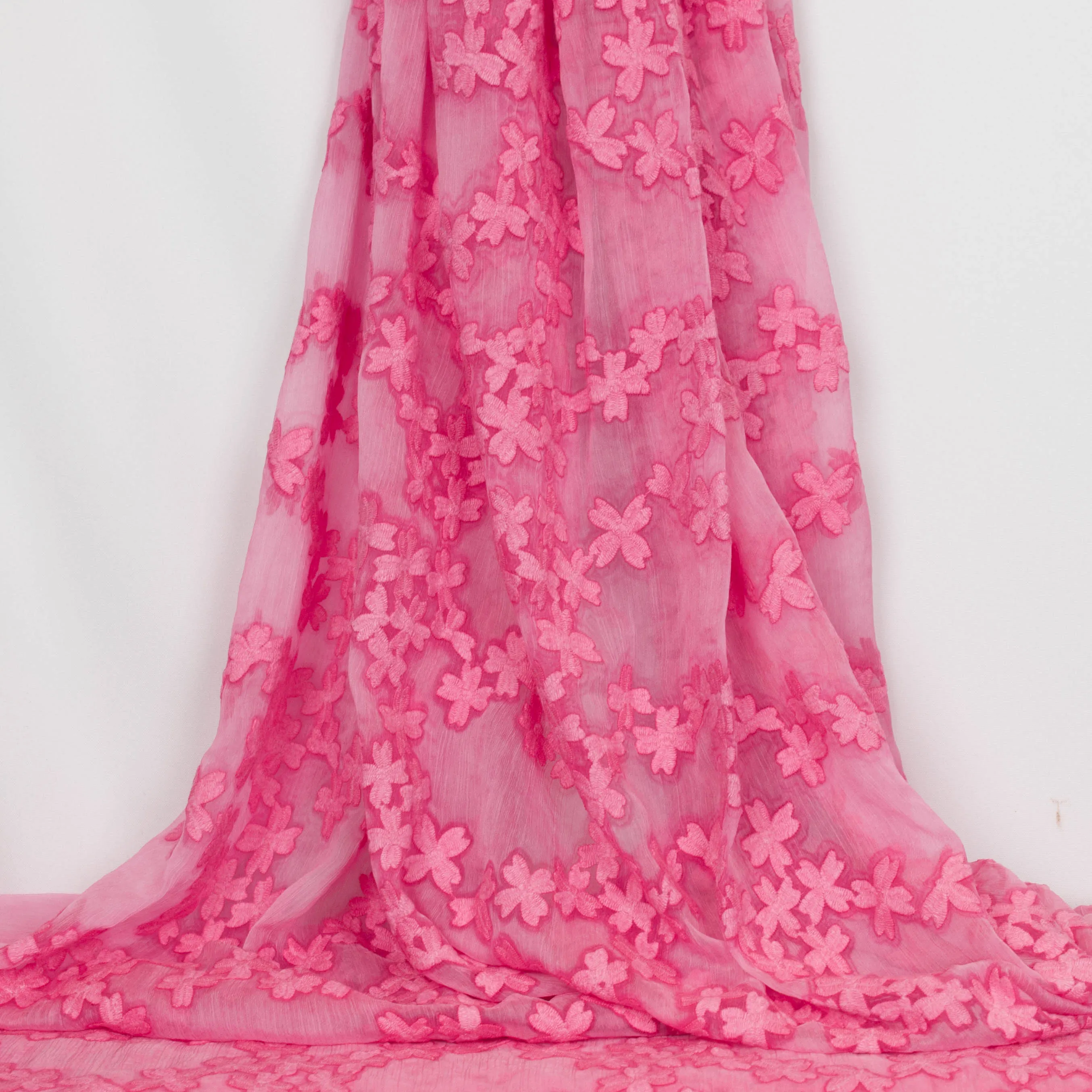 Zachte voile jacquard met felroze bloemetjes