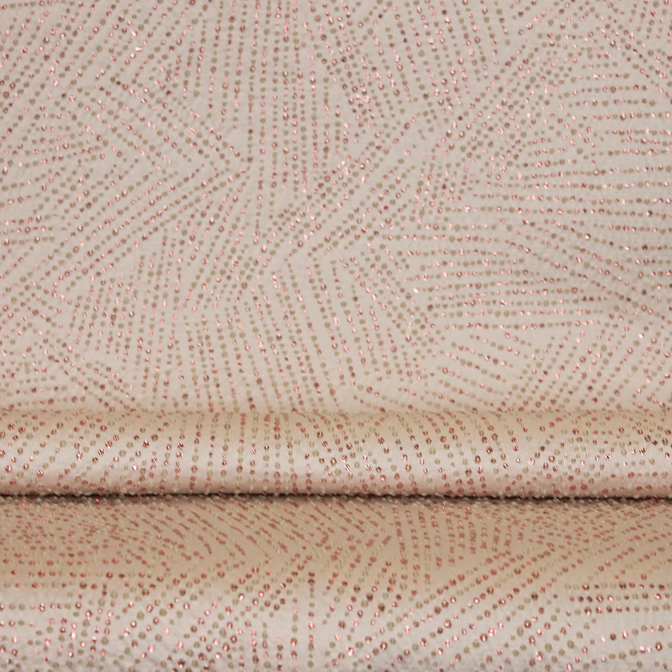 Roze jacquard met glinsterend bolletjespatroon