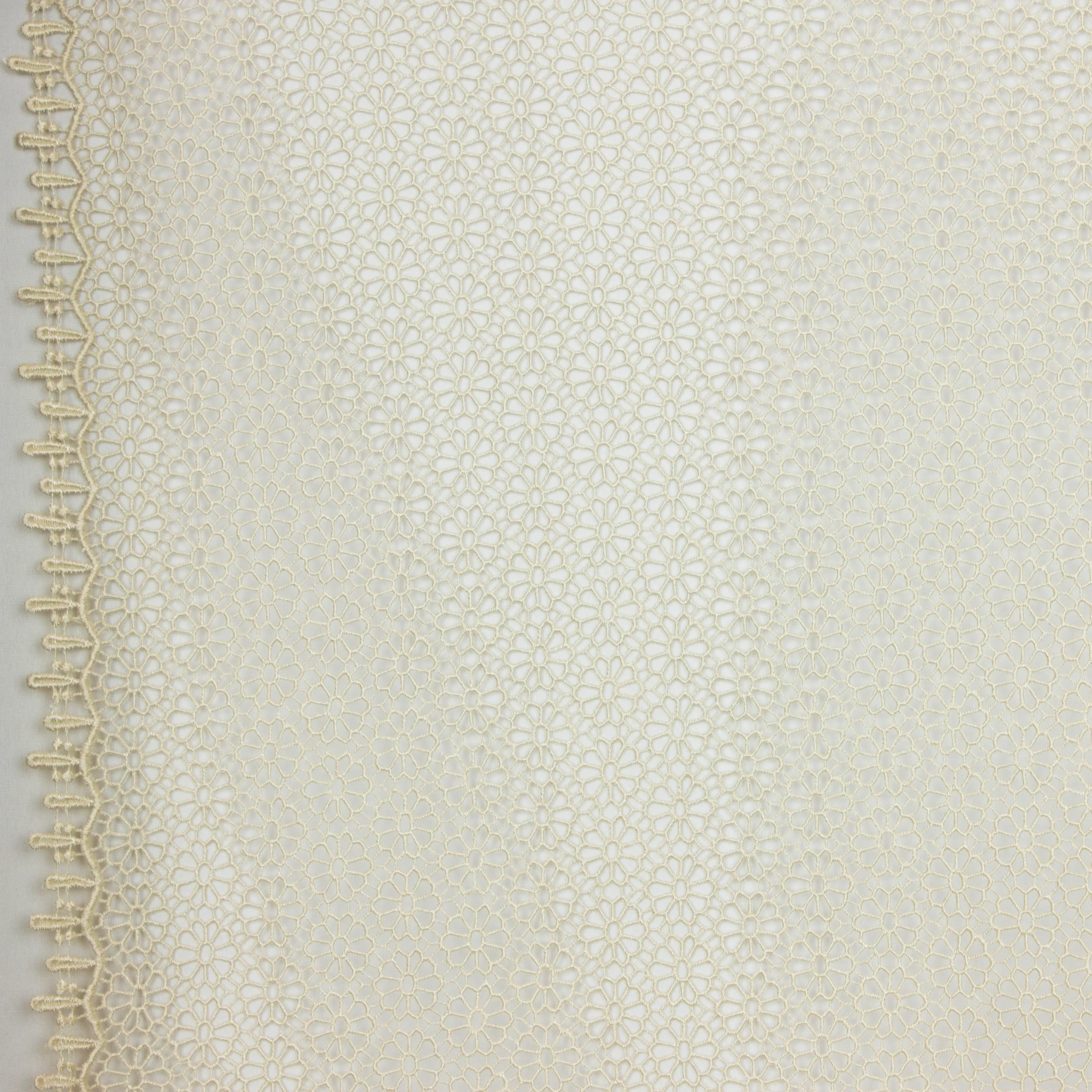 Kant licht taupe met bloemetjespatroon