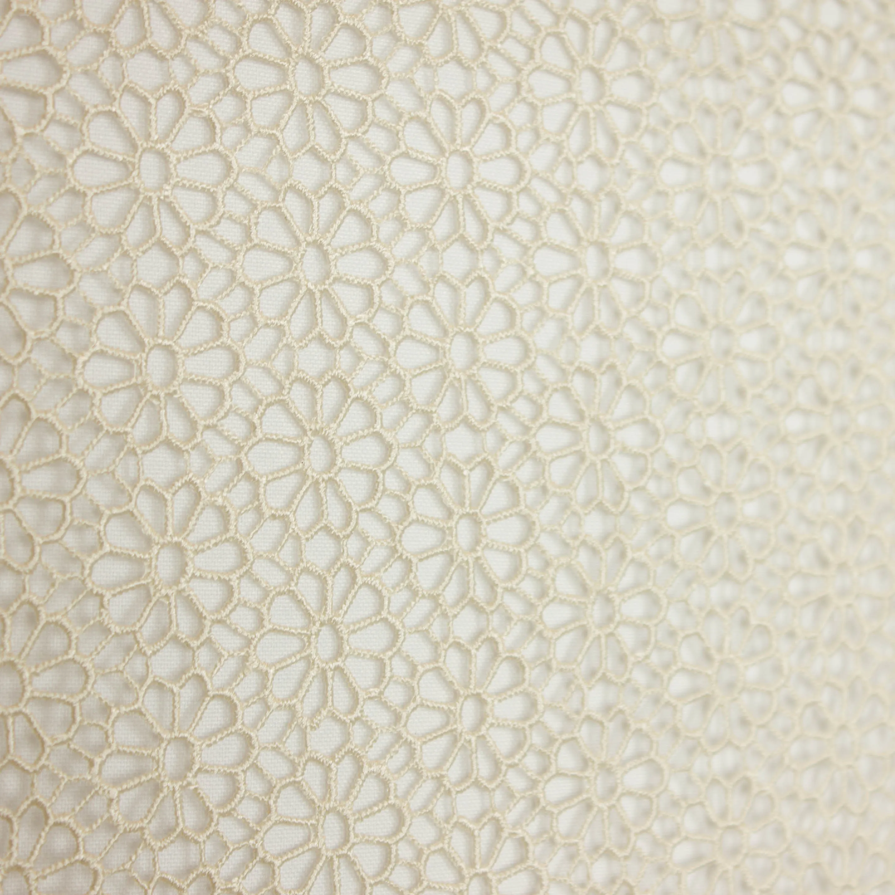 Kant licht taupe met bloemetjespatroon