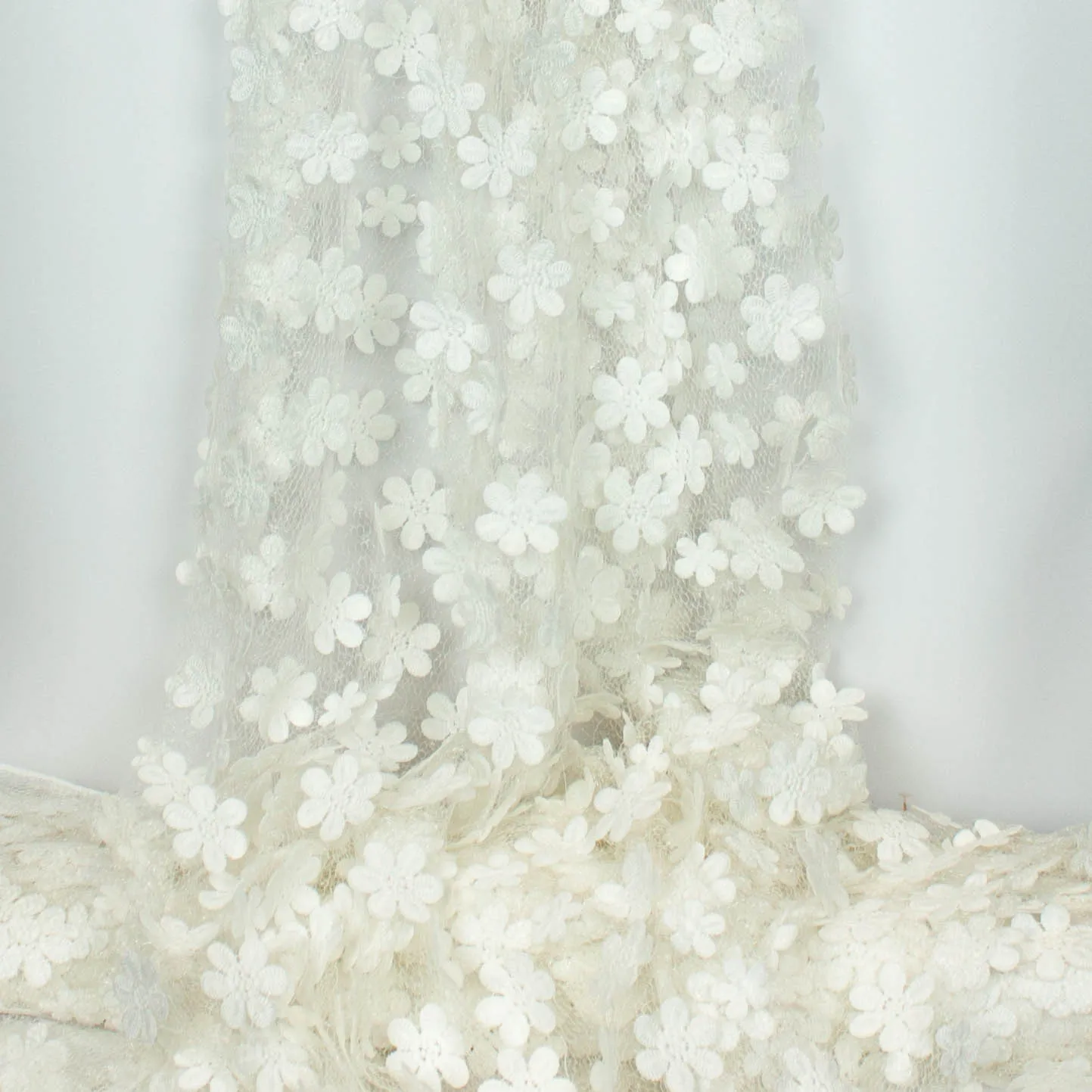 Witte kant met 3D bloemen